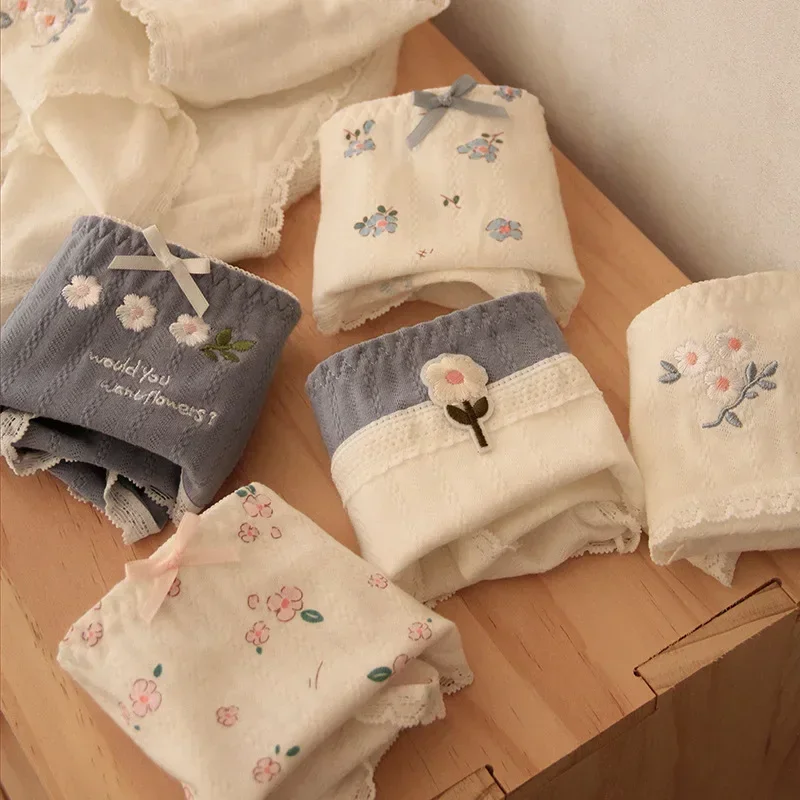 Ropa interior coreana con bordado de flores para mujer, bragas de encaje de algodón transpirables con lazo, bragas suaves sin costuras, lencería