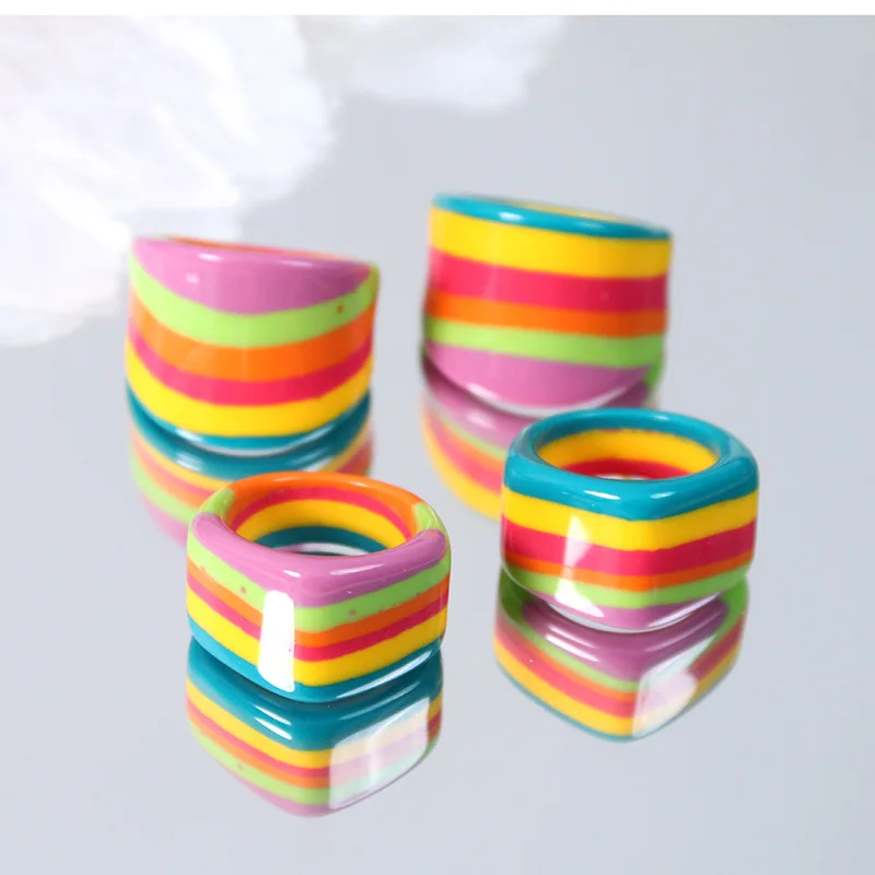 2022 New Fashion Exaggerate Colorful Stripe Hand Painted Drip Oil Irregular Geometric Round Acrylic Resin Ring For Women Jewelry