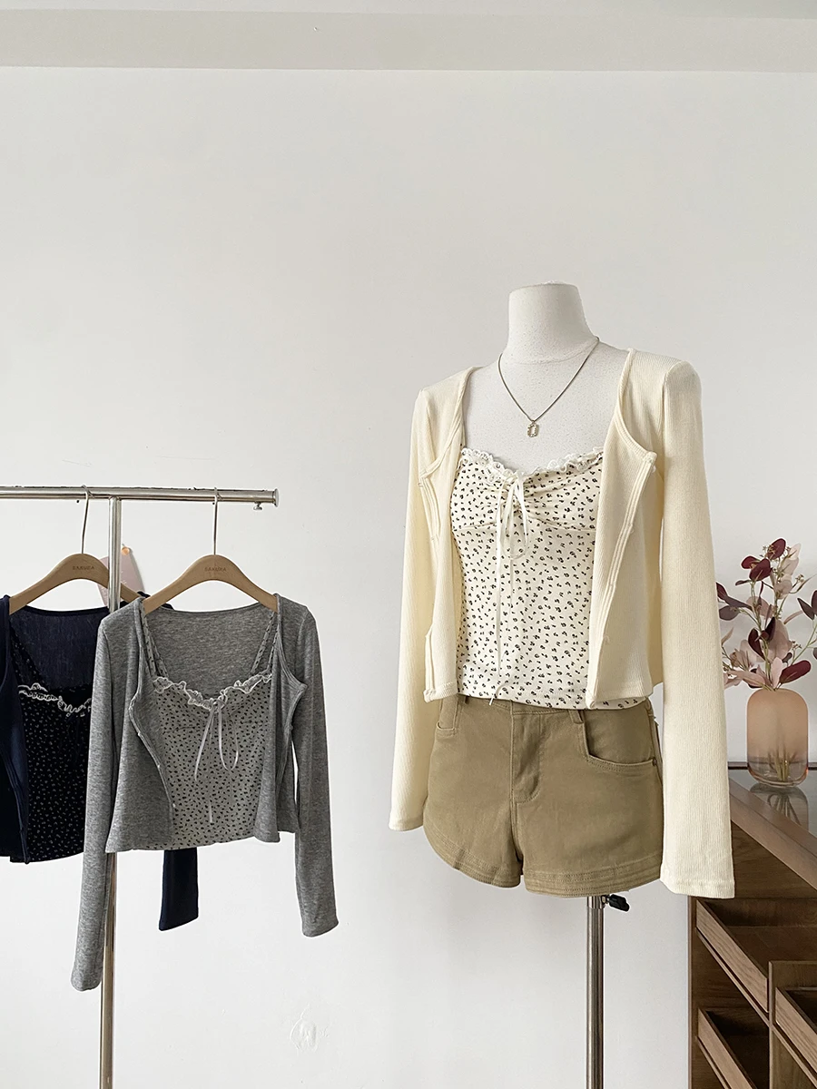 Conjunto de Dos Piezas Primavera 2026 con Estampado Floral, Chaleco de Punto Casual de Manga Larga con Cinturón y Pantalones Cortos de Cintura Alta para Mujer
