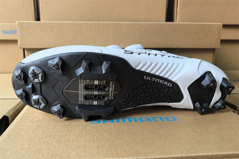 Vends chaussures cyclisme femme Shimano T 38 - Équipements vélos Vends chaussures cyclisme femme Shimano T 38 - Équipements vélos