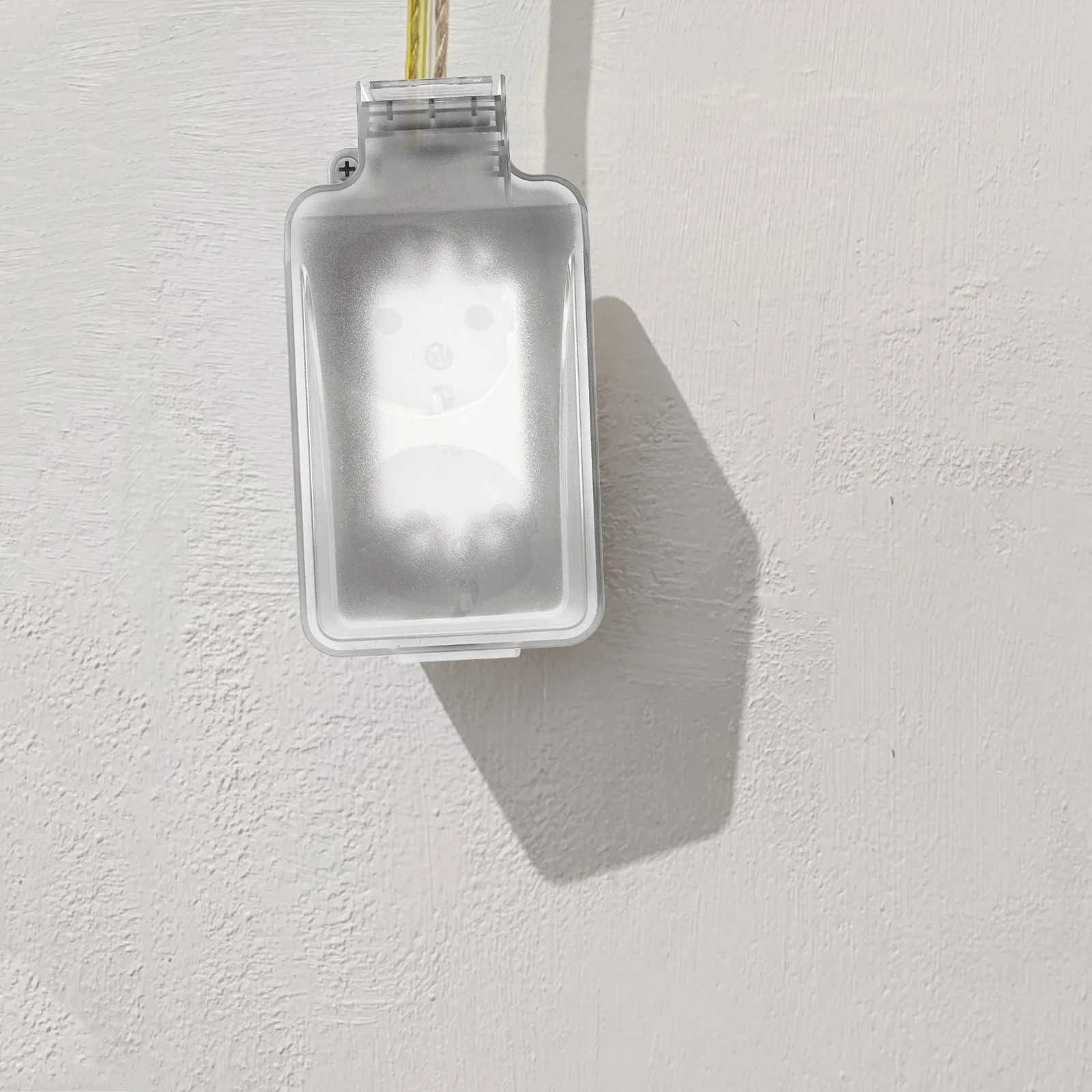 

Outdoor Waterproof Socket Box Splashproof Cover Weatherproof Socket Protector Garden Patio Poolside Use Plastic Box