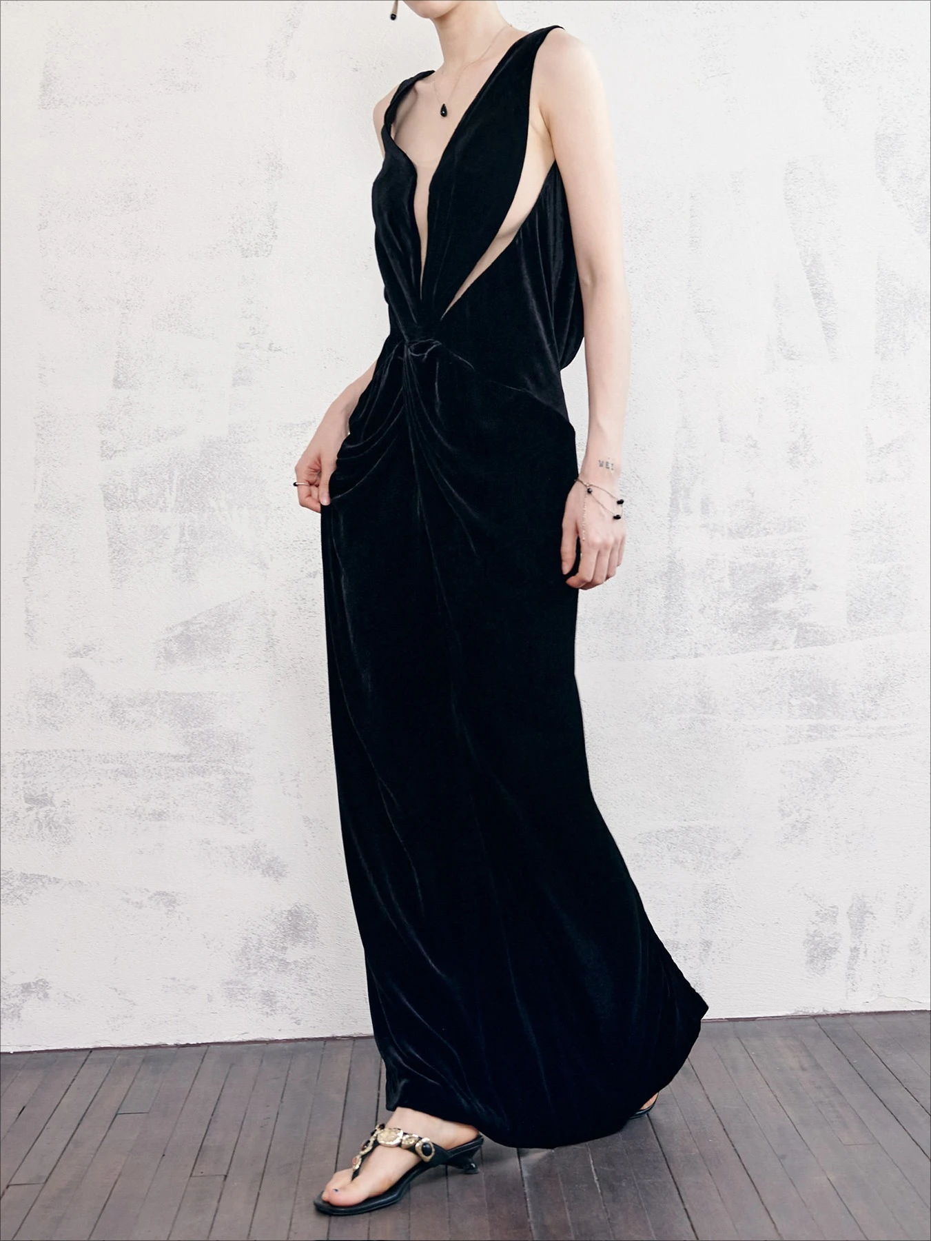 

Black Velvet Dress Women Backless V-neck Elegant Vintage Cloth Lady Evening Party Vestidos Bodycon Streetwear Clothing Lady