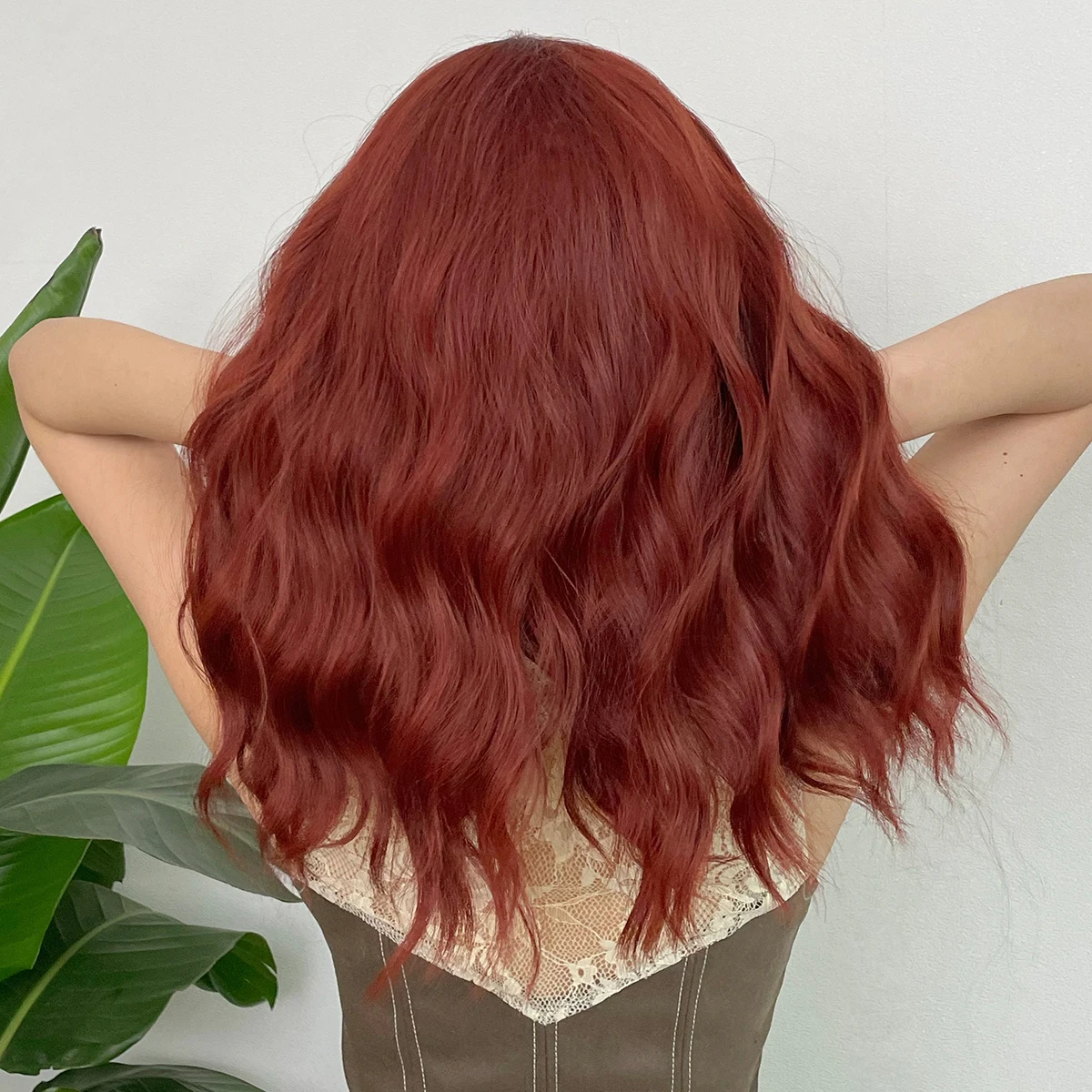 Red Brown Medium Curly Wavy Synthetic Wigs with Bangs Cosplay Natural Short Hair Wig for White Women Afro Party Heat Resistant