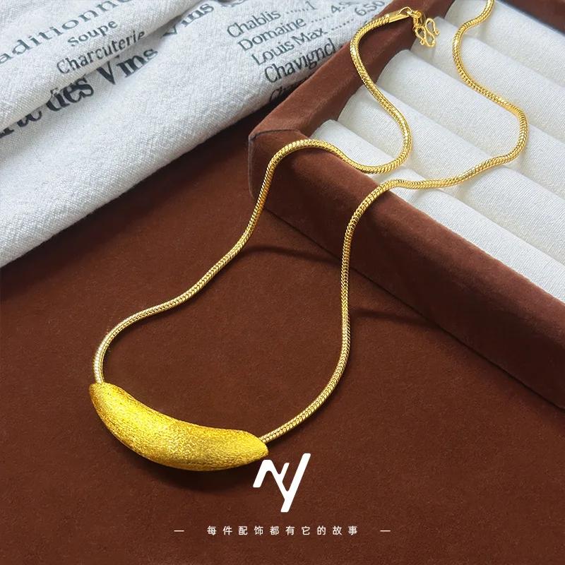 

Light luxury vitage high-end cold metal style brushed curved tube crescent pendant design 999924K real gold necklace for women