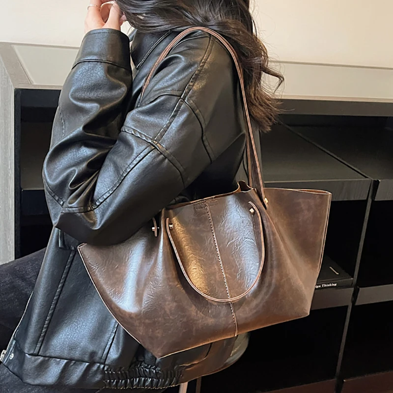 

Women's Soft Leather Tote Bag Large Capacity Single Shoulder Handbag for Daily Commute Work Casual 2026 New Fashion Underarm Bag