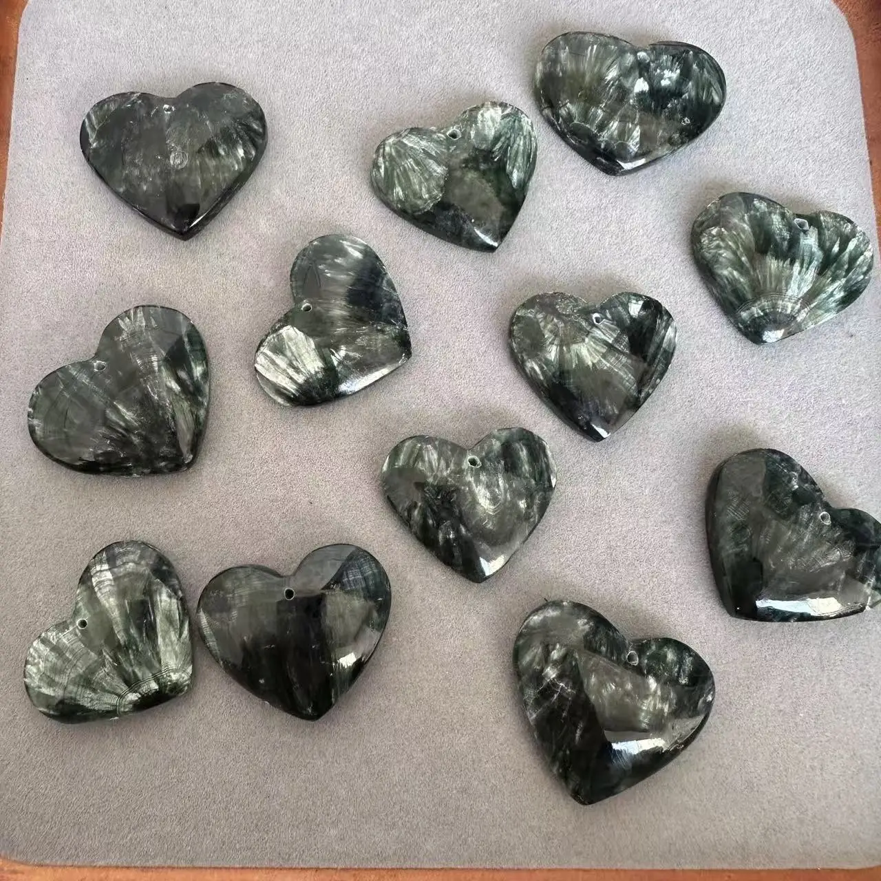 

AA Quality Natural Gemstone Russian Serephinite Heart Shape Pendant Jewelry Energy for Woman for Man for Gift Wholesale !