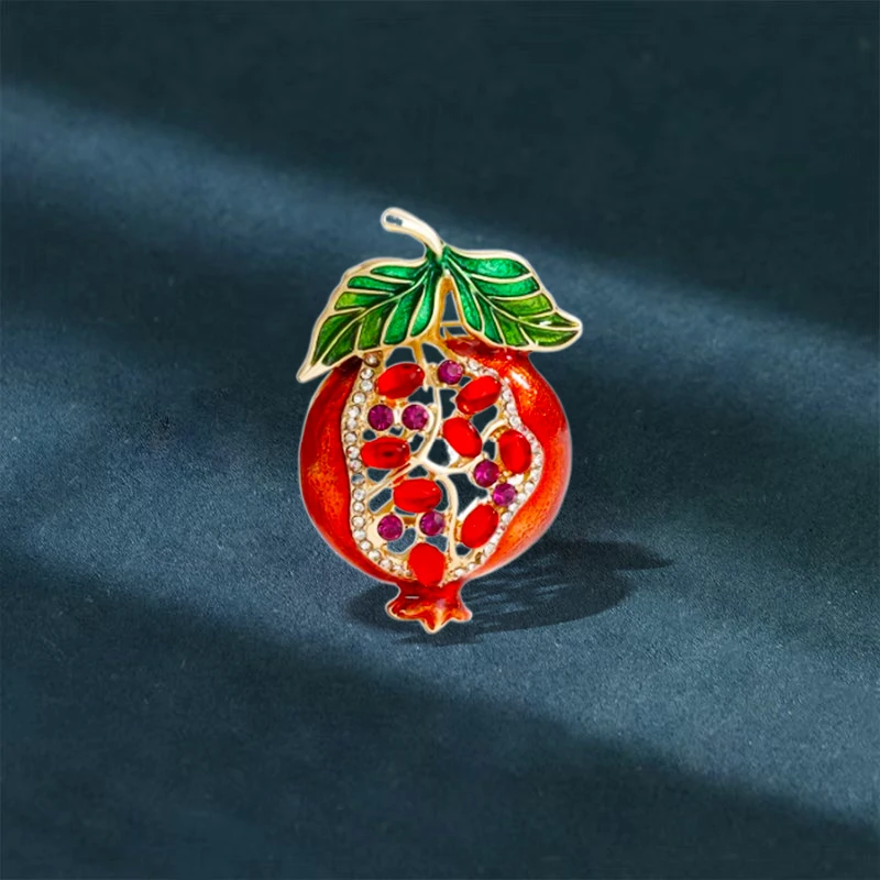 New Fashionable Pomegranate Brooch with Women's Design Sense, niche Fruit and Plant Chest Flower Pin Jewelry