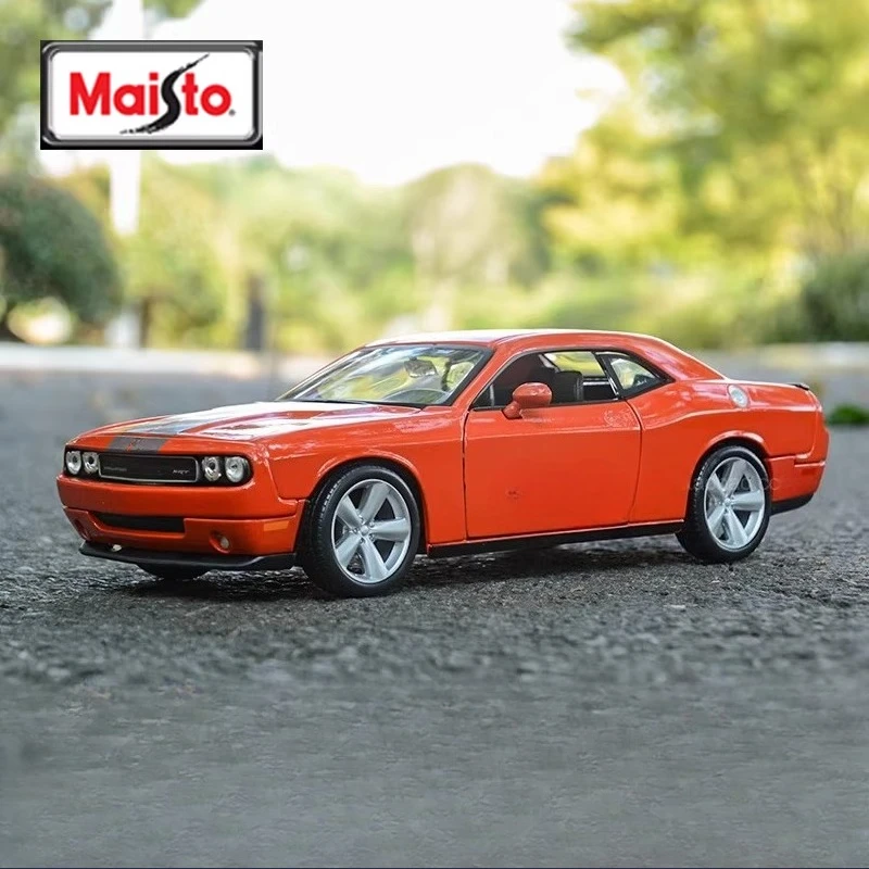 

Maisto 1:24 2008 Challenger SRT8 alloy car model die-casting static precision model collection gift toy tide play