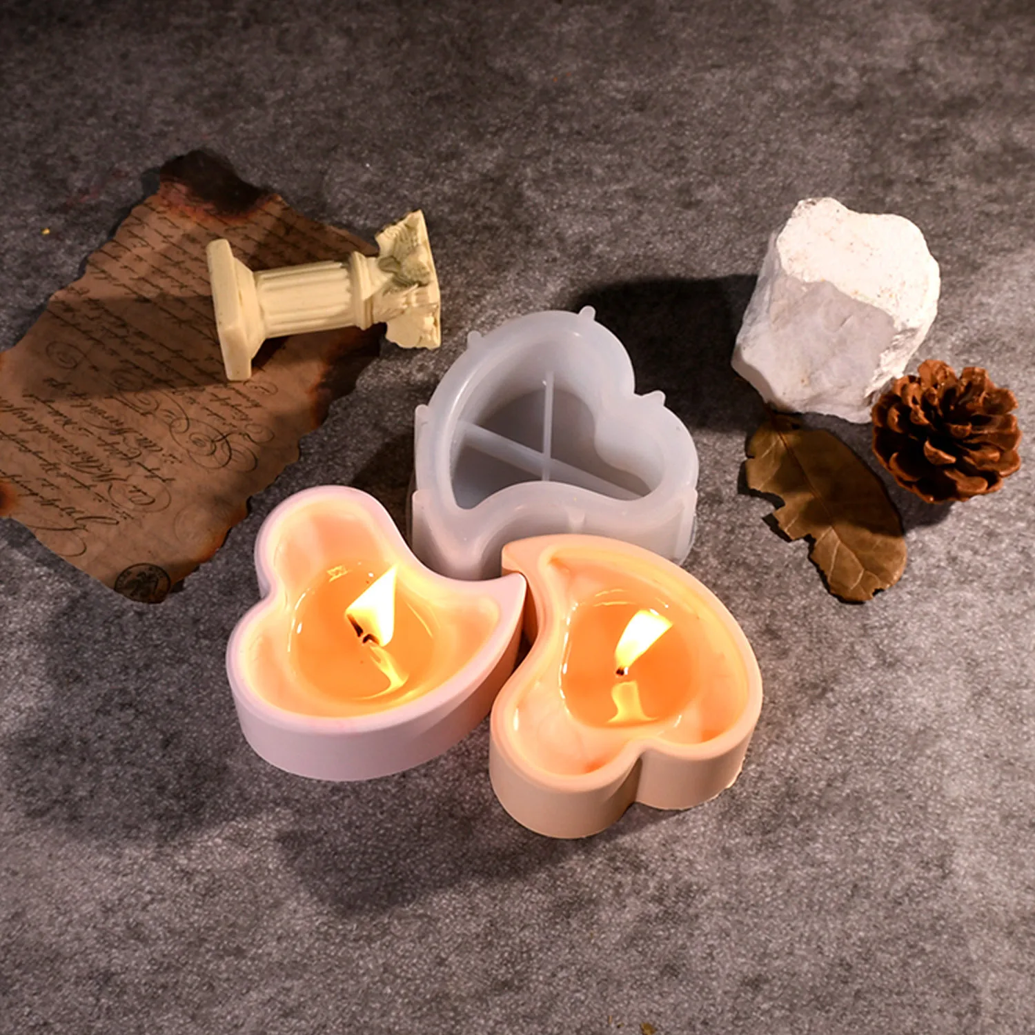 

2Pcs Silicone Heart-Shaped Mold DIY Mold for Making Romantic Wax Molds Valentine's Day Party Decor