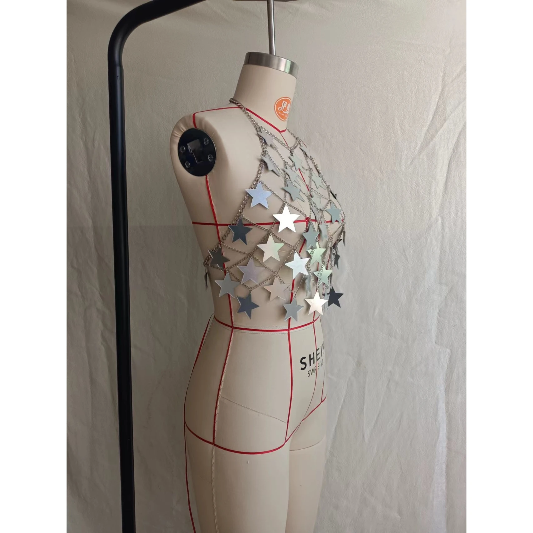 

Сексуальный металлический топ-жилет с цепочками и подвеской-звездой, укороченный топ на бретелях, модный уличный стиль для женщин