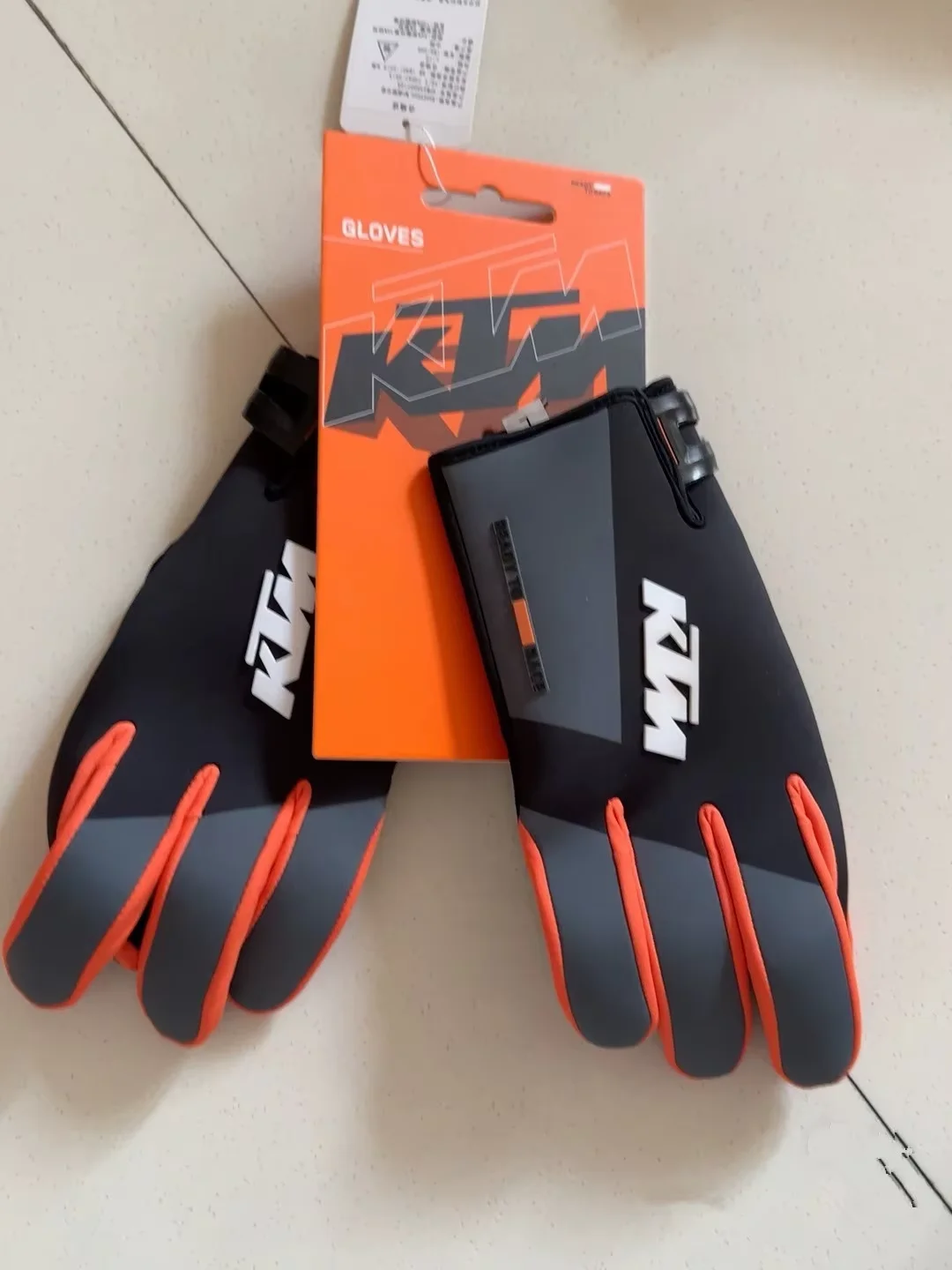 Thumbnail 2 - #42 Latest Waterproof Gloves Offers