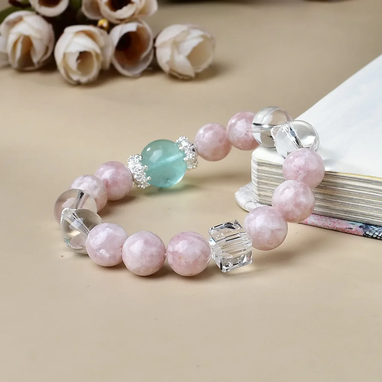 

Pink Grandmother White Crystal Green Fluorite Bracelet Women's Fresh and Fashionable Light Luxury Bracelet Original Design