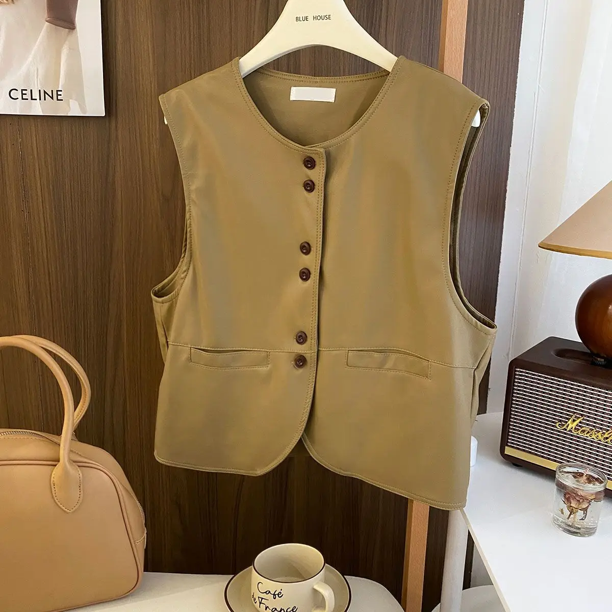 American retro double button leather vest paired with women 2024 short sleeveless fashionable leather jacket round neck top ins