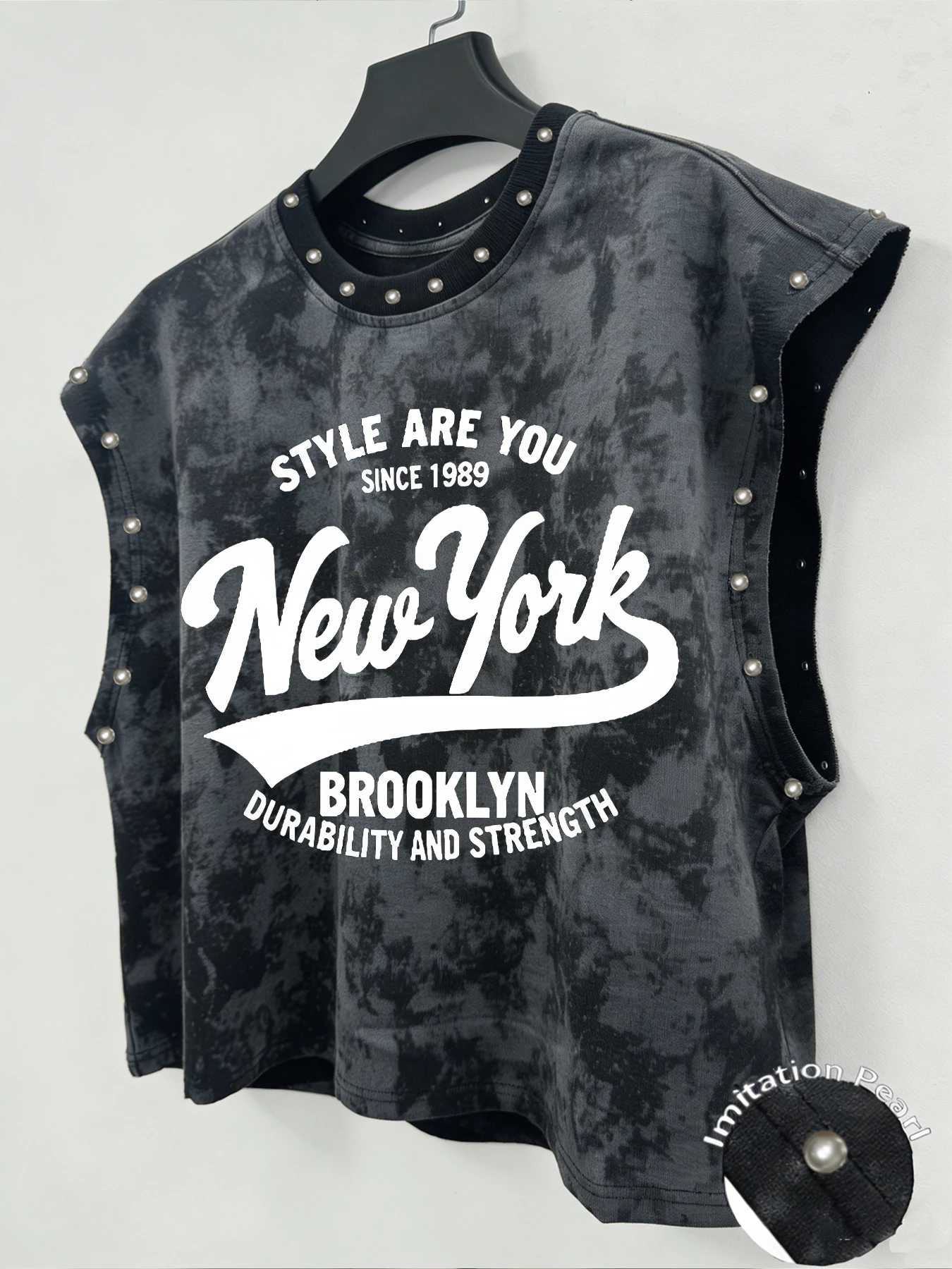 Unisex Tie-Dye Sleeveless Tank Top – New York Brooklyn Letter Print & Faux Pearl Detail (American Retro Cropped Style) Tank Top