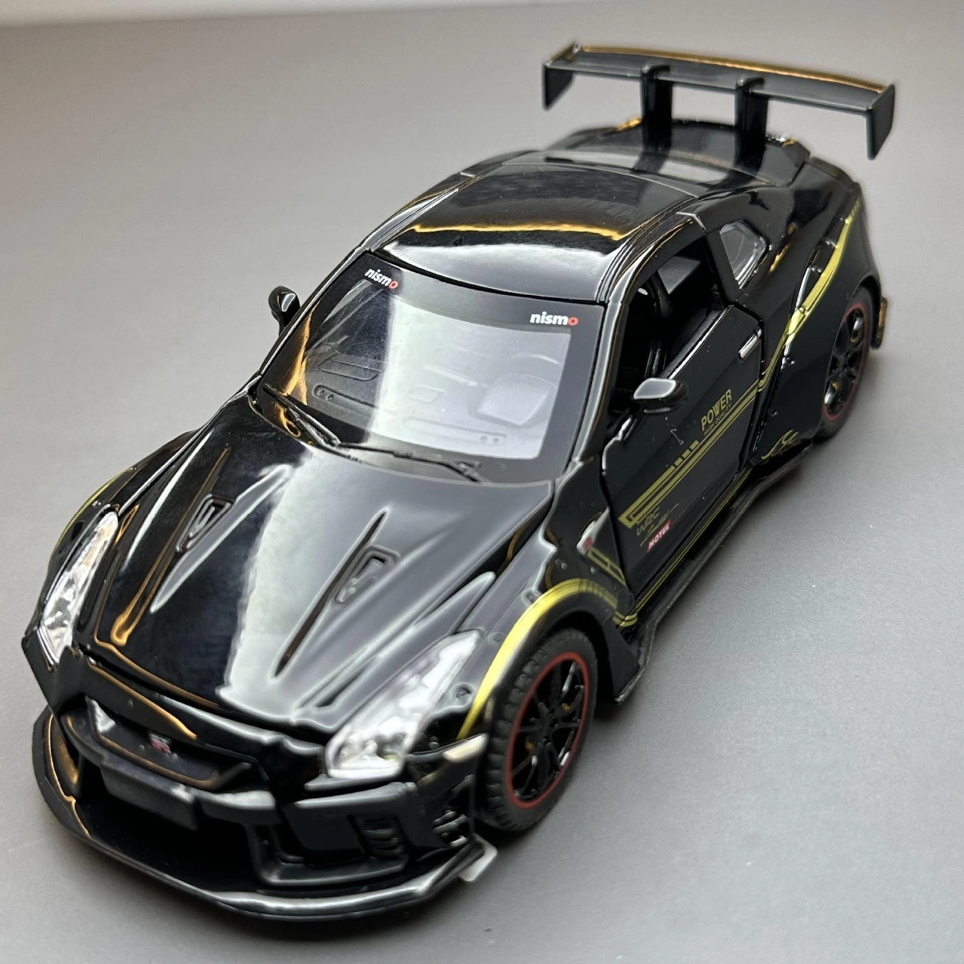 1:32 GTR avec son et lumière retirer jouet modèle de voiture de sport ornement moulé sous pression modèle de voiture en alliage à collectionner