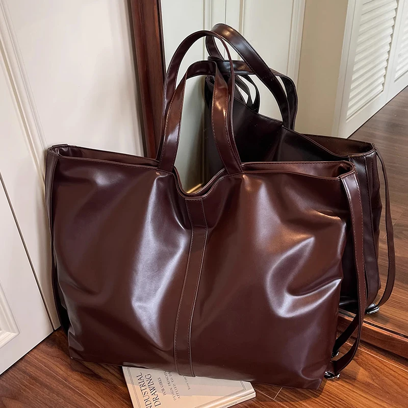 

Large Capacity Traveling Tote Bag Women Retro PU Sports Handbags Solid Versatile Shopping Bags Female Commuting Shoulder Pack