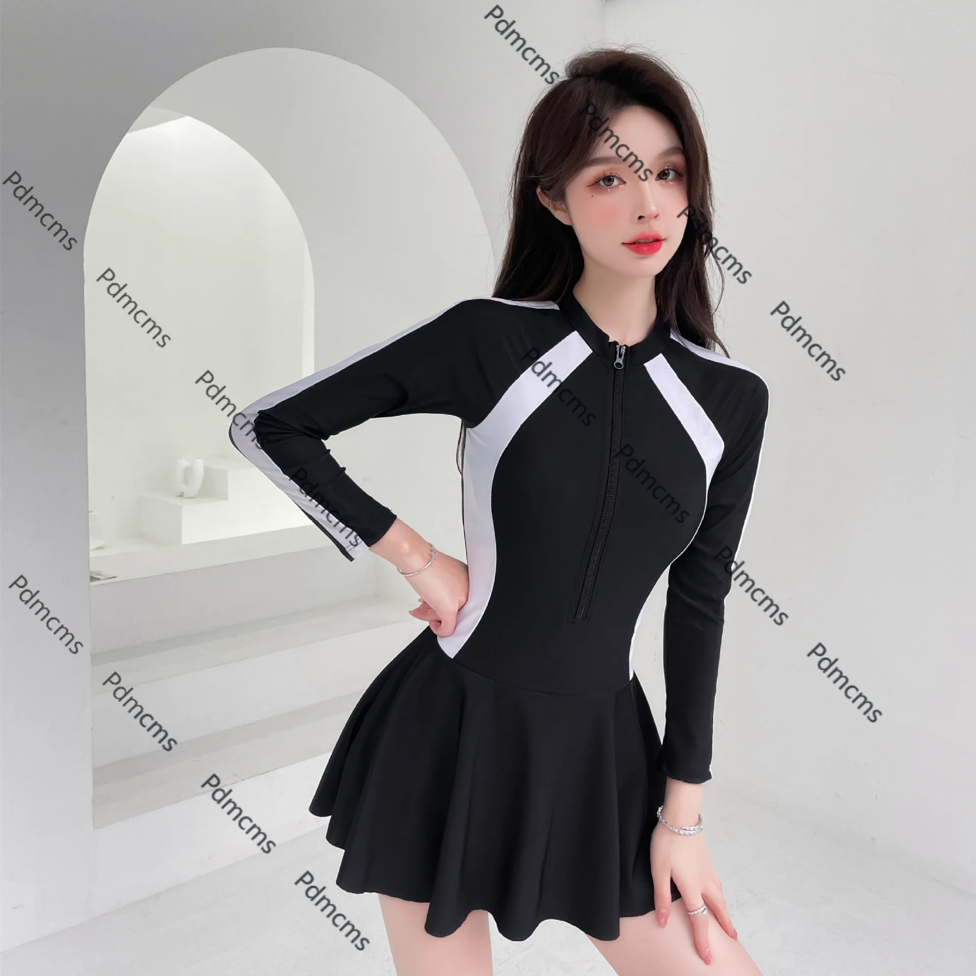 

Новинка 2025, женский летний купальник, тонкий сексуальный стальной поднос, студенческий спортивный консервативный маленькая грудь, сборка и демонстрируйте тонкий один-пи