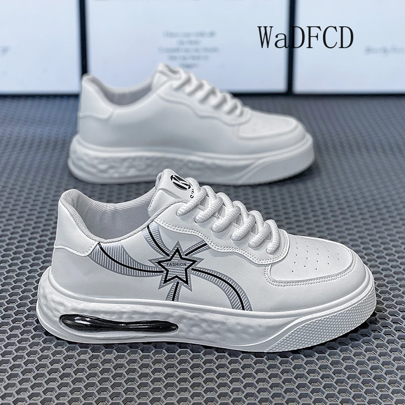 

Кроссовки Повседневные мужские дизайнерские легко подходящие туфли для досок Модная кожаная ткань Дышащая спортивная обувь на платформе увеличенной высоты