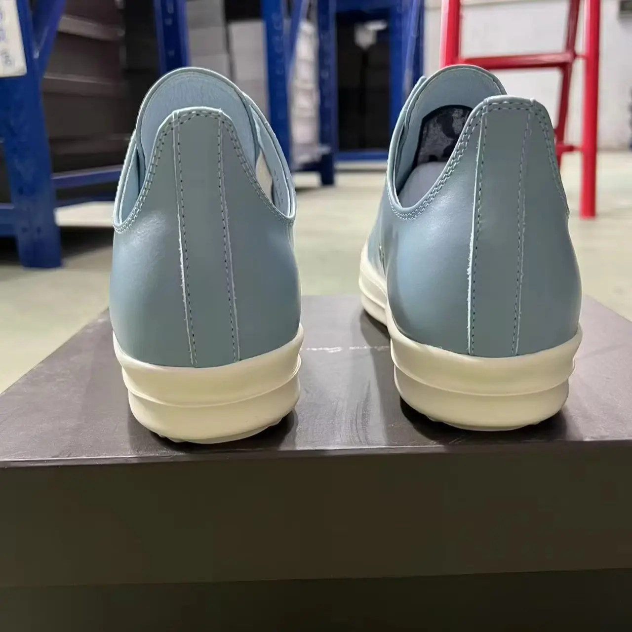 

Brand Men Shoe Light Blue Leather Low Top Sneakers and Casual Shoes Women Genuine Leather Sneaker Quality Ro Designer Flat Shoes