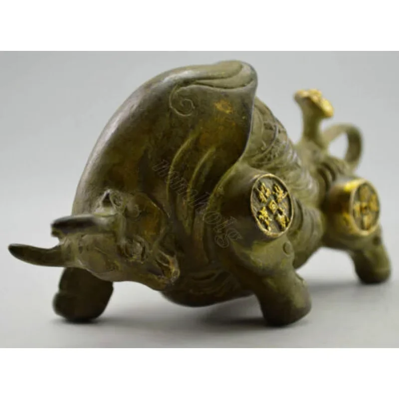 

Decorative Old Bronze Carving Bring Coins Rich Cow Statue