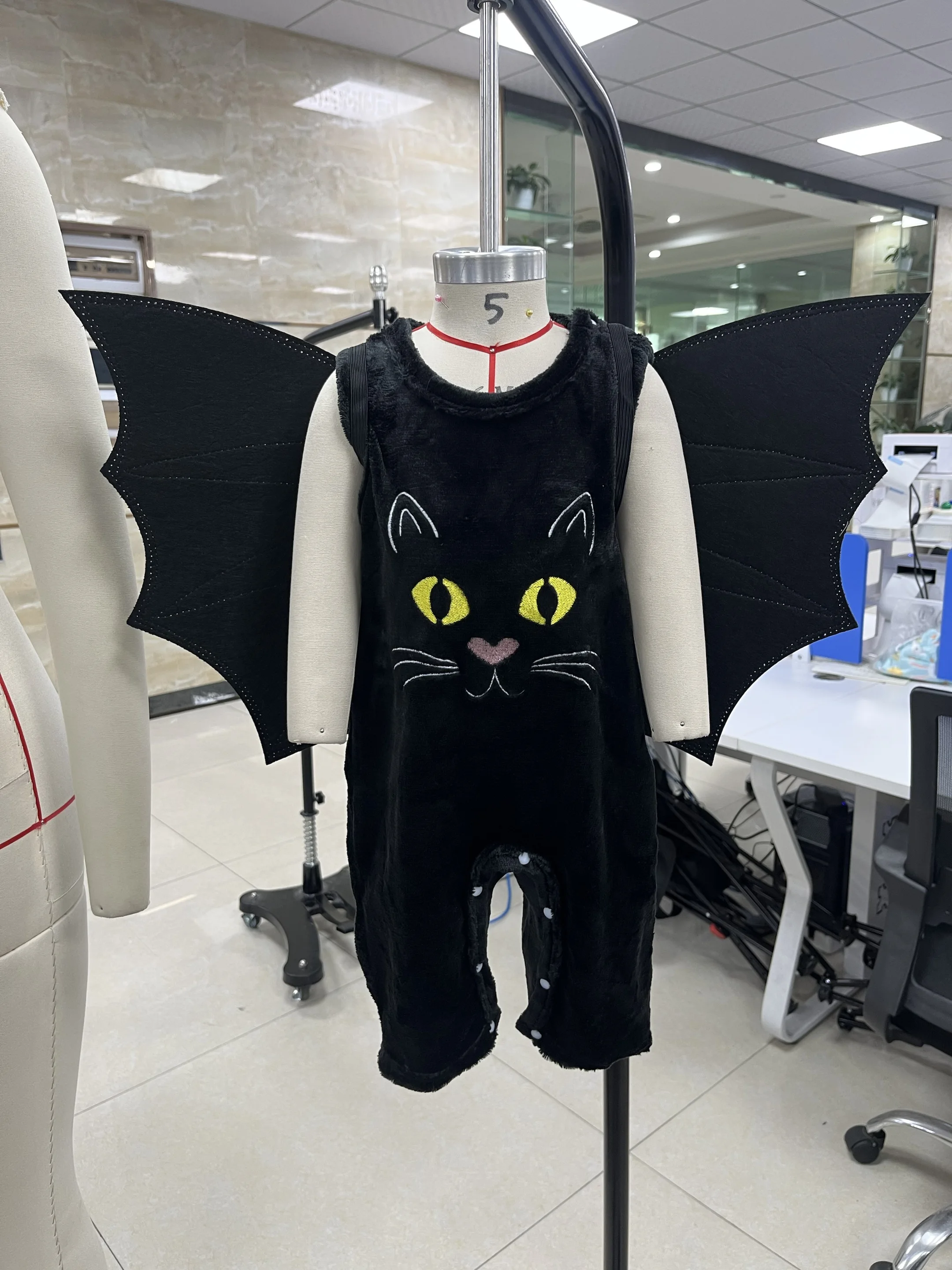 

Toddler Autumn Fall Rompers Black Cat Costume Sleeveless Jumpsuit with Wings Halloween Outfit for Boys Girls