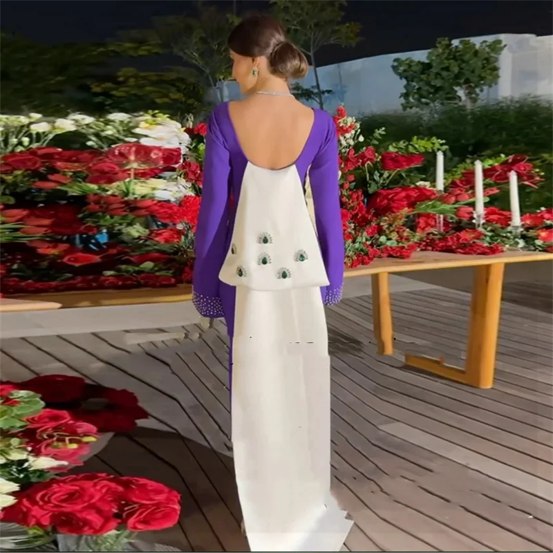 Maßgeschneiderte Saudi-elegante Ballkleider mit Perlen und langen Ärmeln, Abendparty-Kleider, sexy Rücken, Flutters-Zug, Vestidos Des Noches