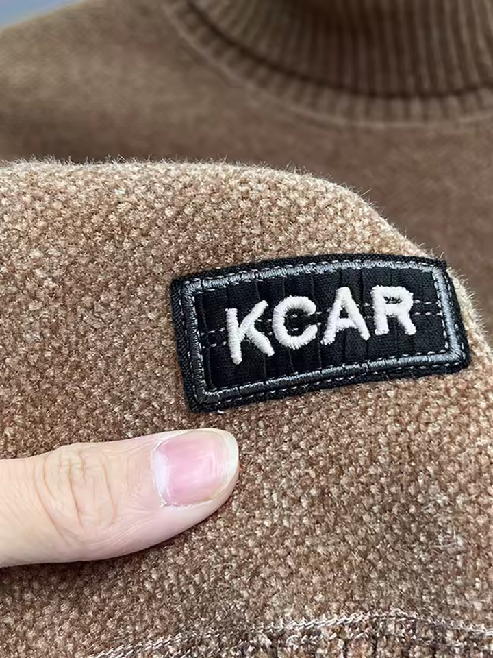 두꺼운 플리스 하이 칼라 스웨터 디테일