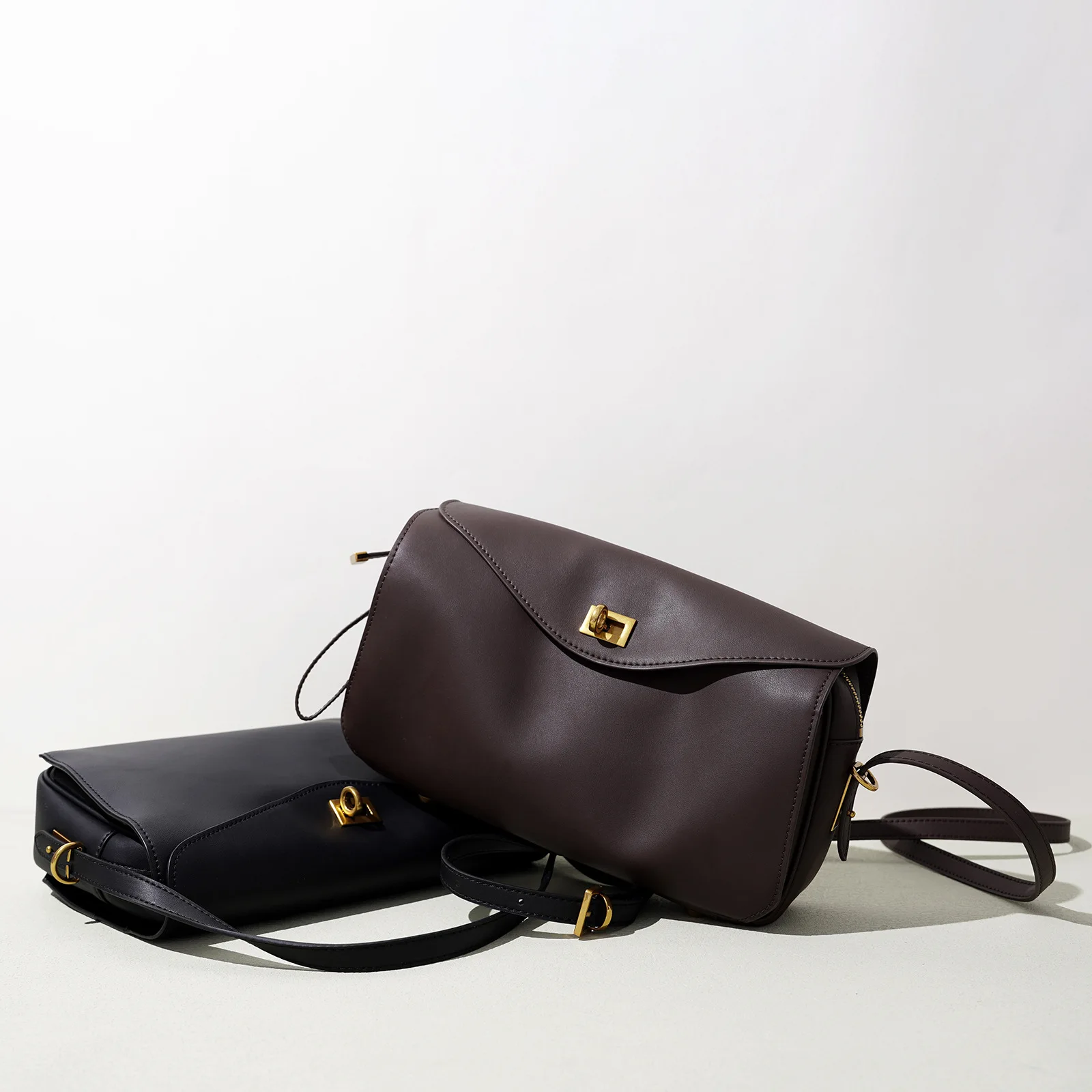 

2026 New Fashion Pillow Bags For Women Luxury Designer Leather Handbag Purse Crossbody Bags Cool Gold Buckle Square Bags Lady