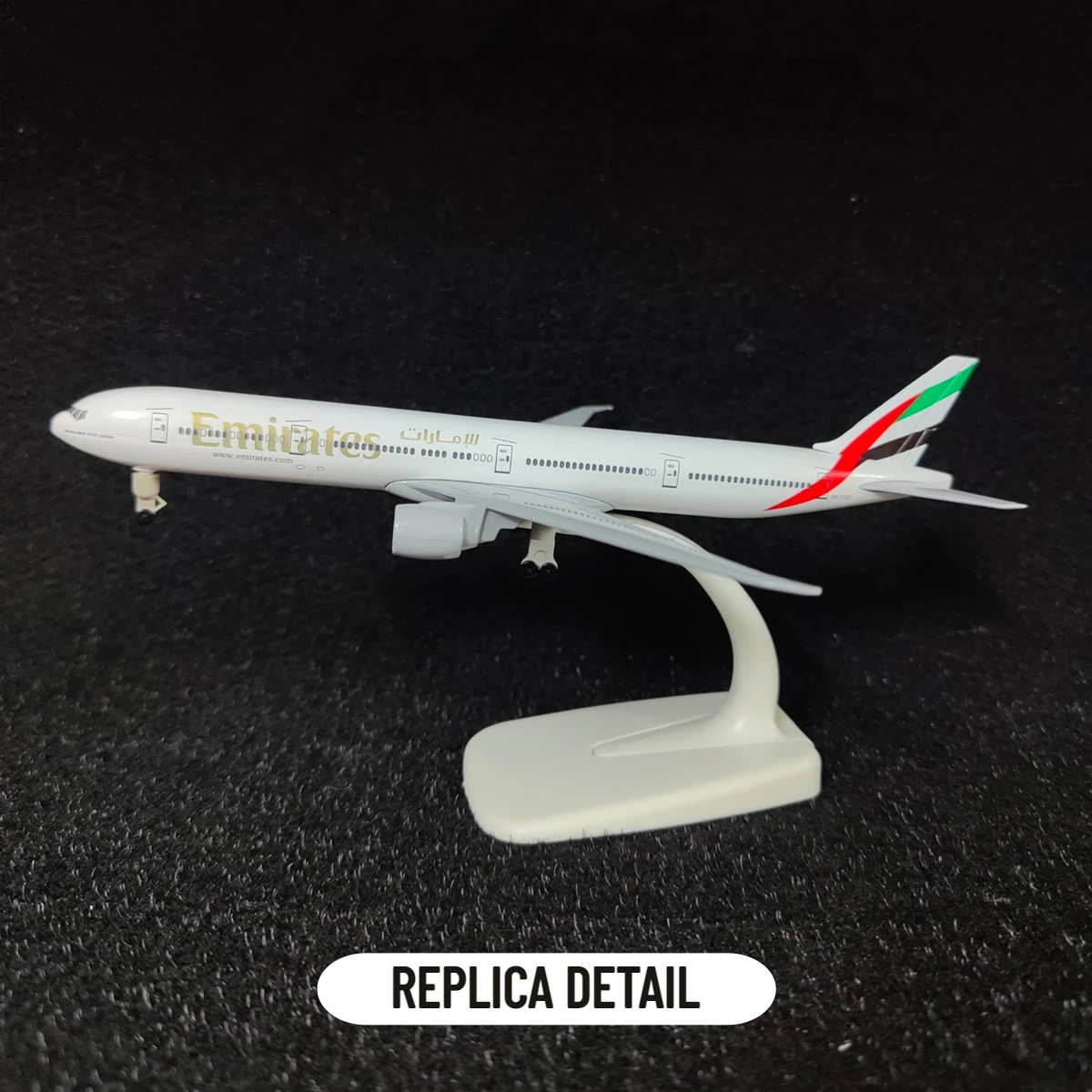 Scale 1:250 Aircraft Model Metal Diecast Fly Emirates B777 Replica Airplane Aviation Office Miniature Art Kid Fidget Boy Toy