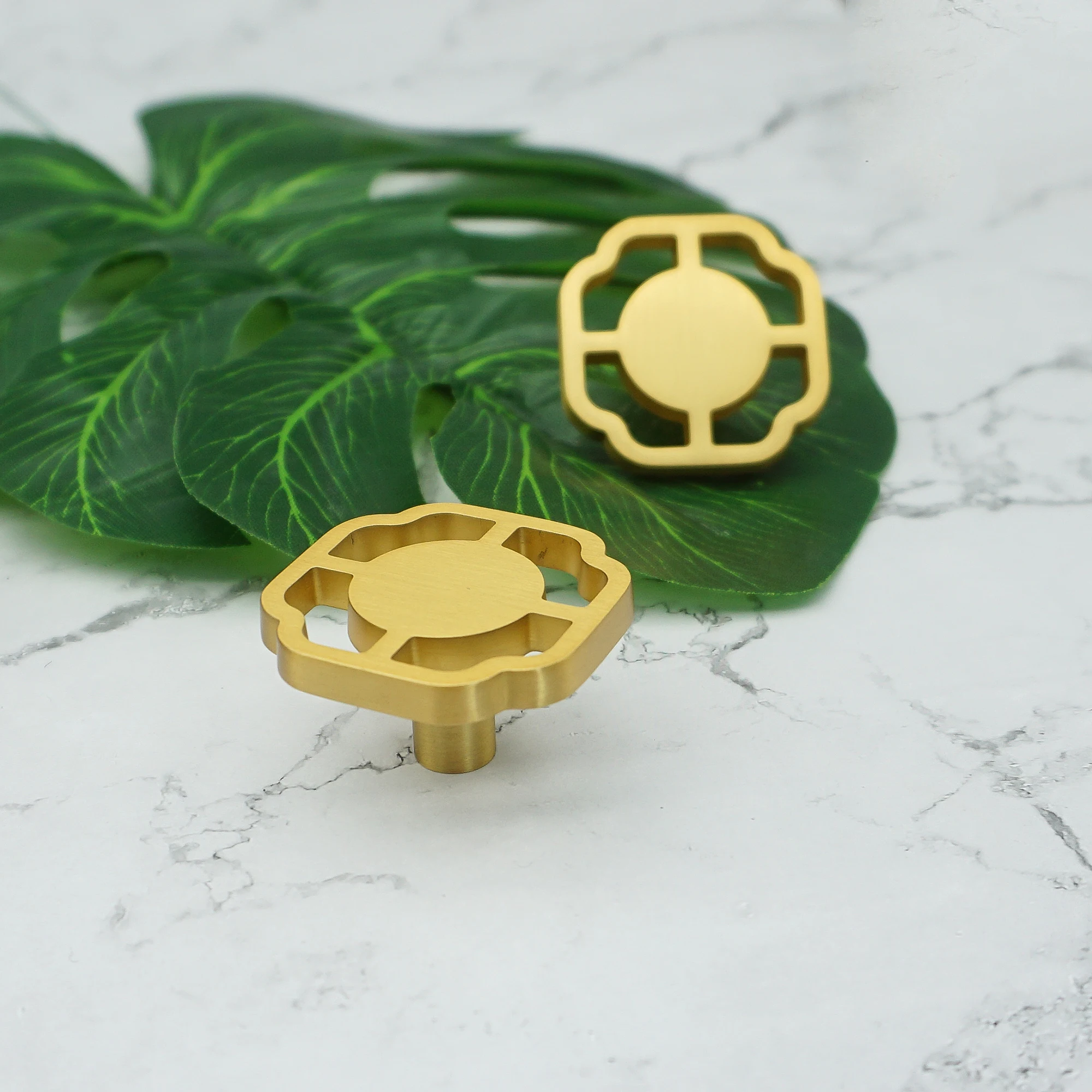 Solid Brass Single Hole Knobs for Cabinets and Drawers Modern Simple Cabinet Handles Gold Cupboard Door Pulls Furniture Hardware