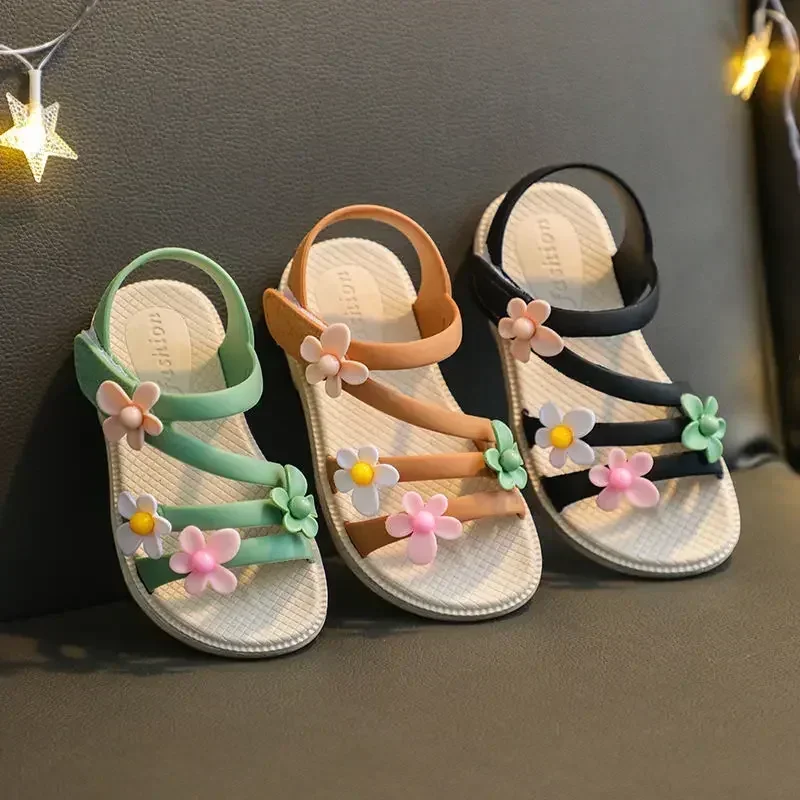 Sandalias de verano para niñas pequeñas, zapatos escolares informales suaves con flores simples, color rosa y verde, novedad de 2023