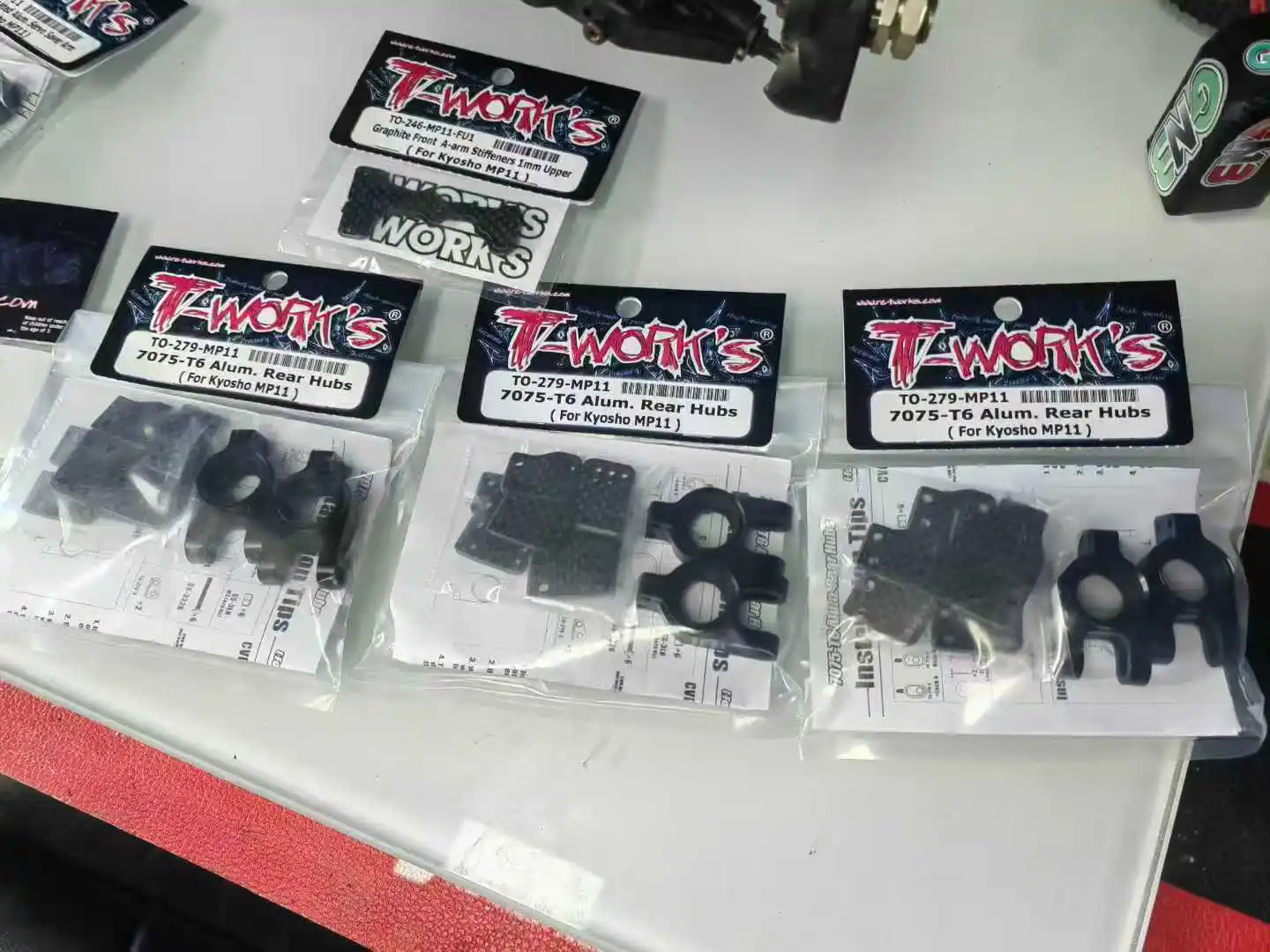 T originale funziona TO-279-MP11 7075-T6 Allume. Mozzi posteriori (per Kyosho MP11) Parti Rc OP