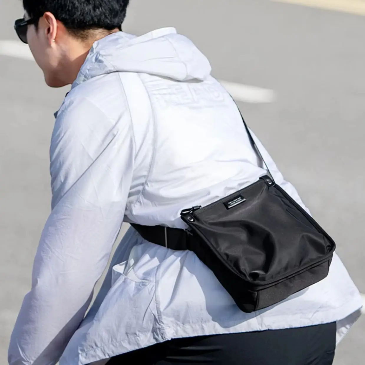 MARK RYDEN Minimalist Crossbody Bag, 0.38kg Lightweight Sling Bag with Anti-Theft Pocket for Men