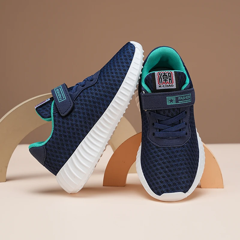 A pair of children lightweight mesh sports shoes, single layer air mesh upper, non-slip flexible outsole student shoes TL-989