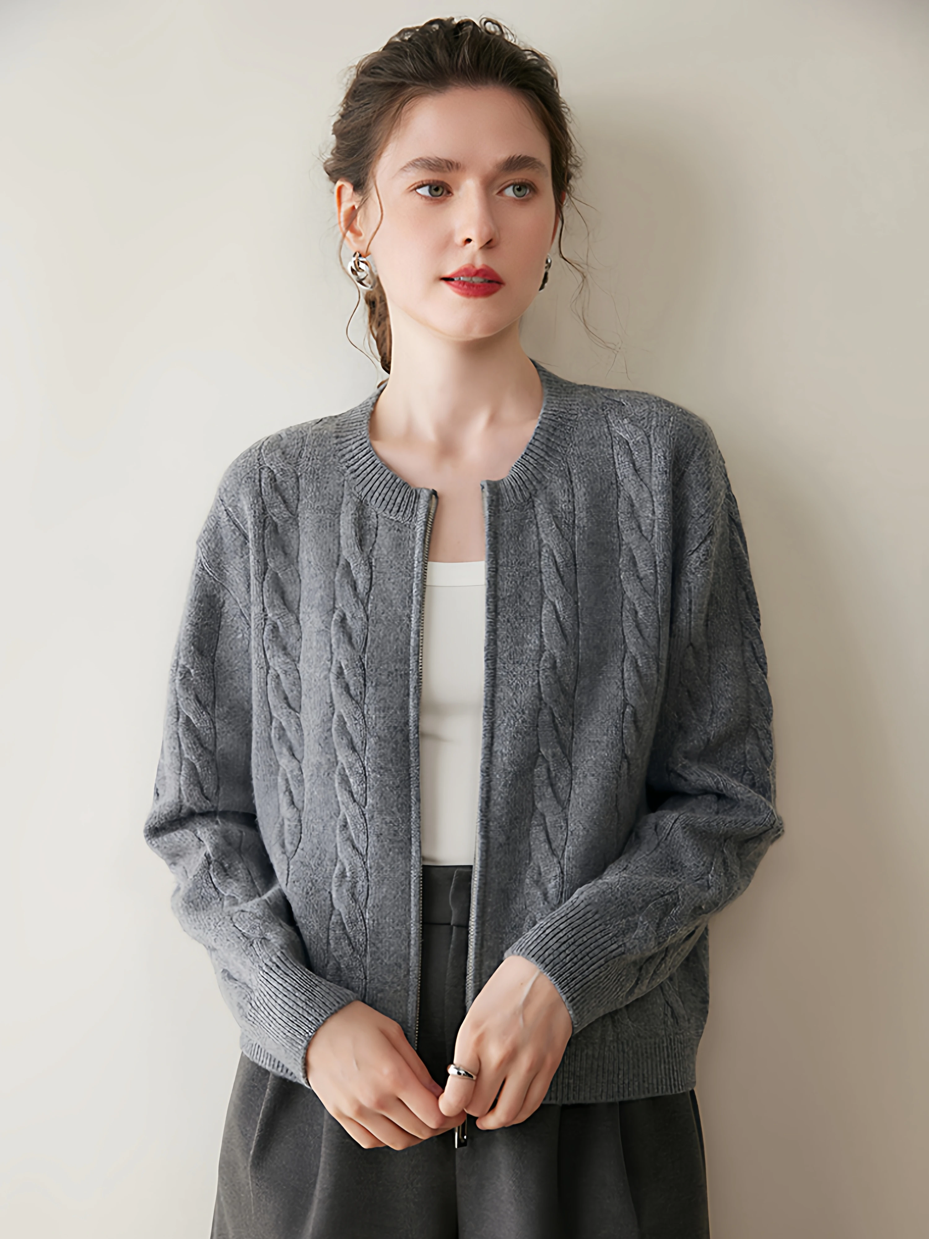 

Autumn and winter new 100% pure cashmere cardigan women's round neck twisted loose sweater sweater coat.