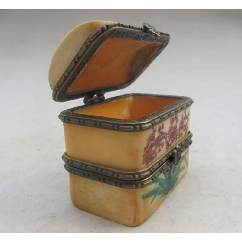 

Retro made old ox bone jewelry box, small decoration, double-layer seal cutting, various antiques