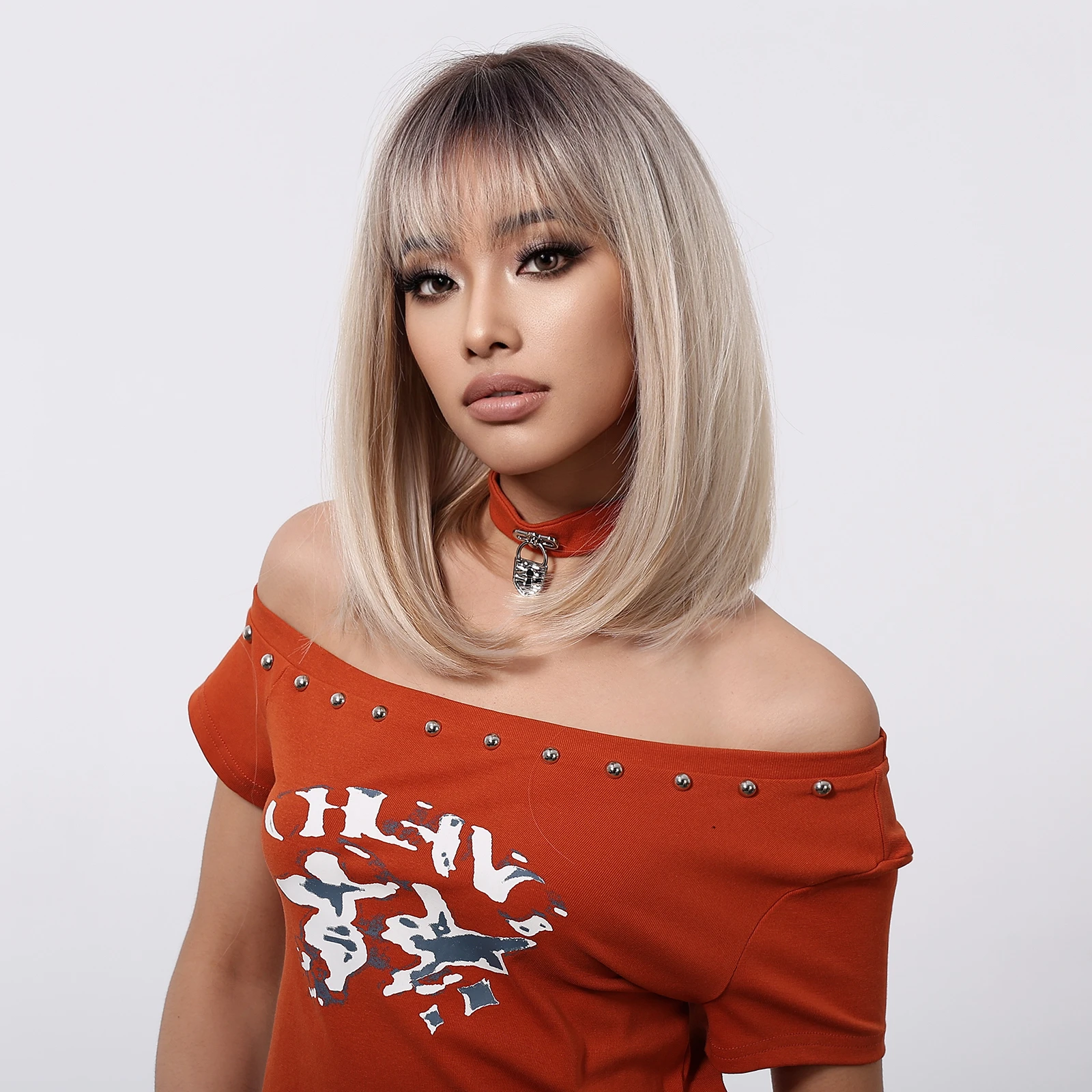 Halloween TopShe14 inch Blonde Bob Wig for Woman Straight Synthetic Wig with Bangs Blonde with Dark Roots Heat Resistant Wigs for Women Cosplay Costume Party Daily Wear Natural Looking Soft Full Head Fiber Wigs Fashion Gradient Color Ladies