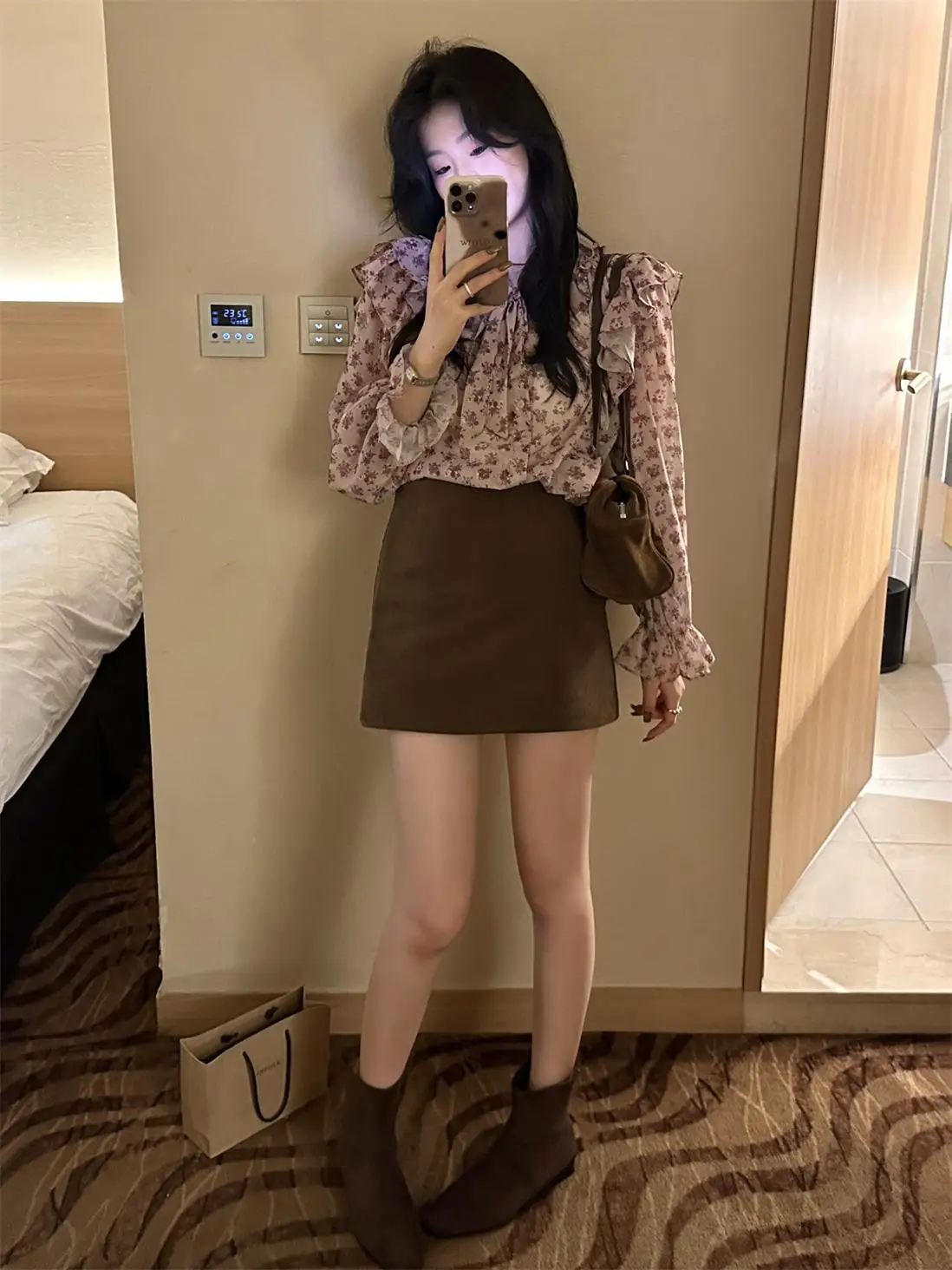 

Новая корейская короткая юбка Hellokay с высокой талией, утягивающая, модная, осенняя, женская, А-силуэт, с защитой от просвечивания