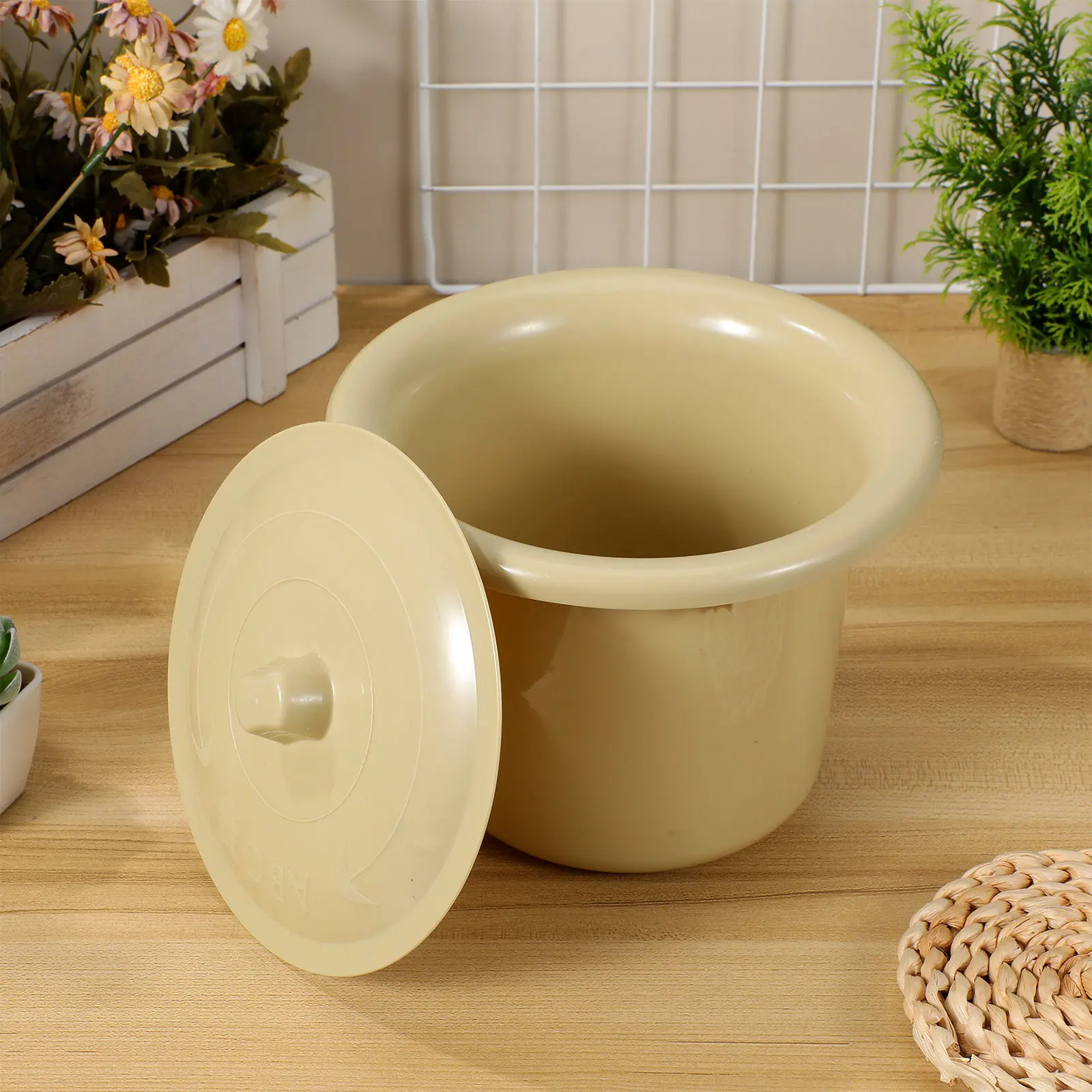 Thickened Heavy Duty Plastic Urinal Spittoon Bedside Commode Bucket with Lid for Adults Elderly Night Potty Vomit Basin Portable