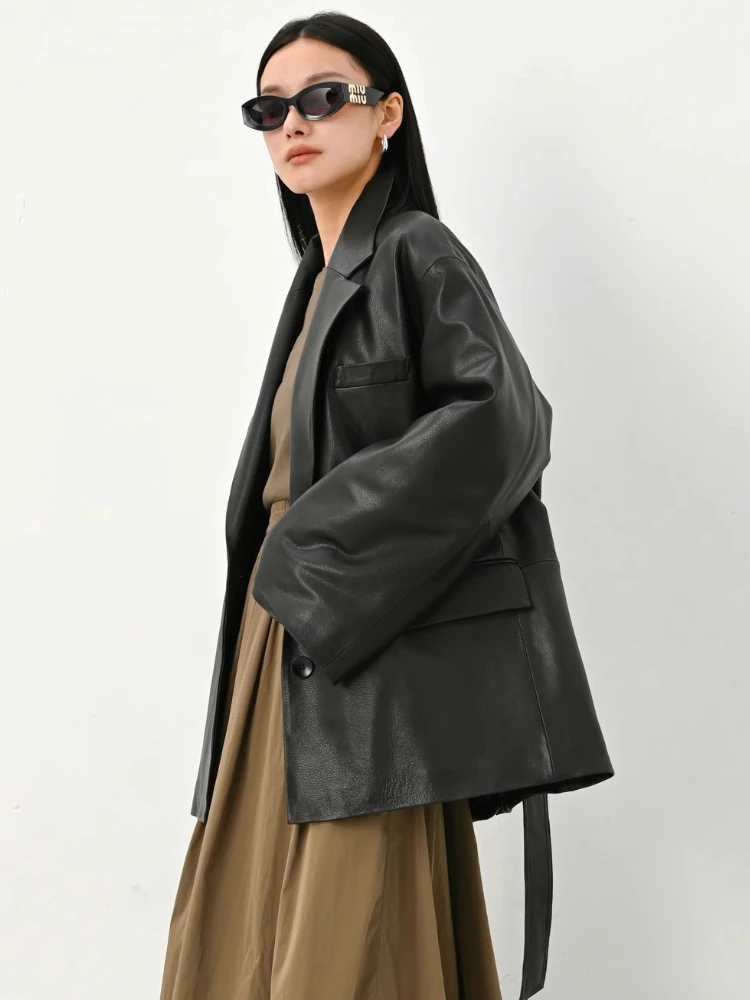 Echt lederen ganzendonsjack voor dames herfst winter 2022, nieuwe high-end eenvoudige zachte zwarte echte schapenvacht donsjas met riem