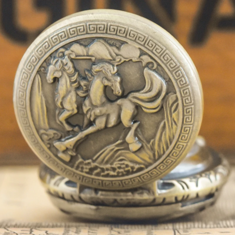 Small Vintage Bronze Steampunk Steed Carved Trumpet Quartz Pocket Watch Necklace Pendant Clock Chain Men Women Chain Gift
