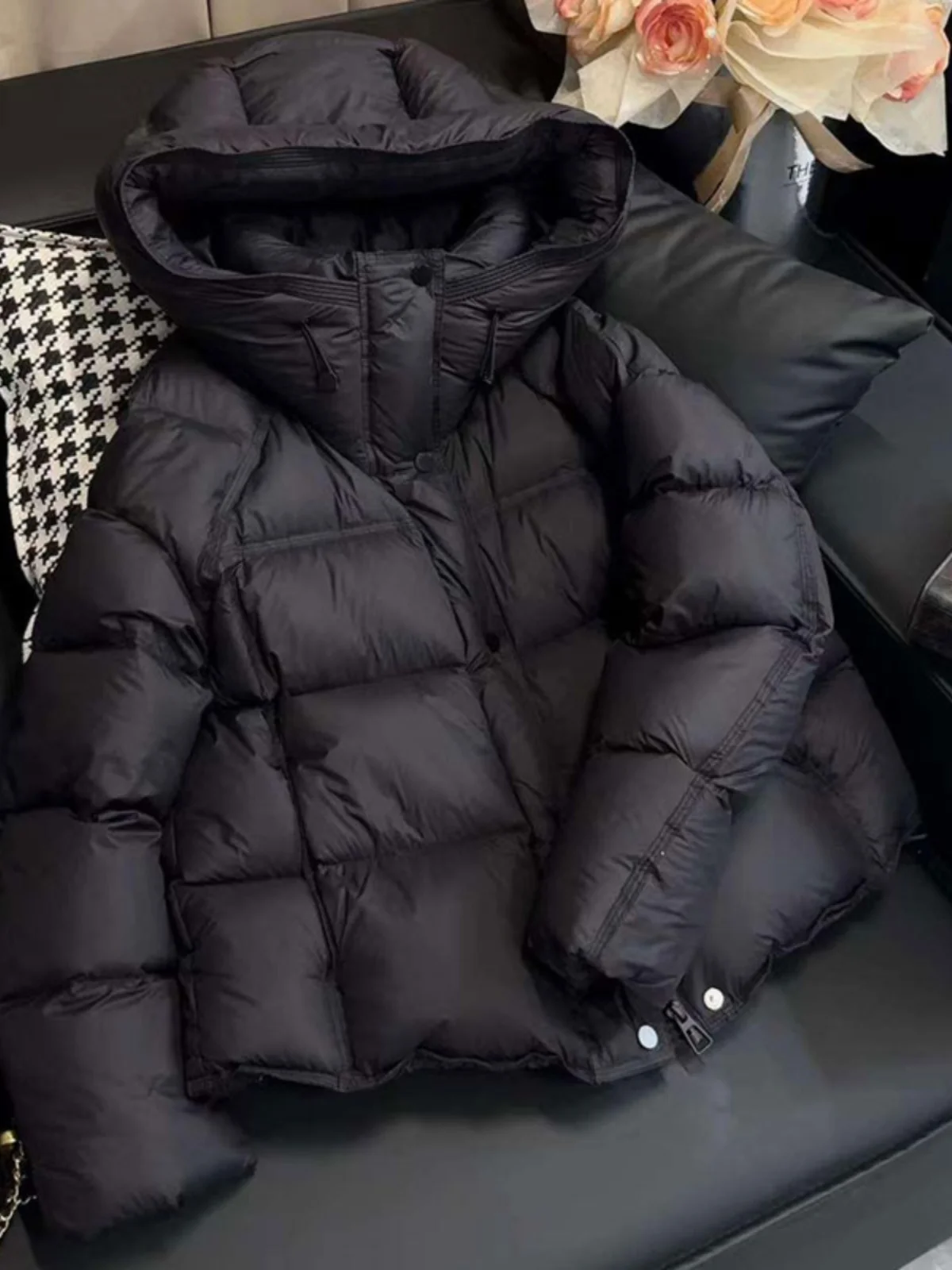 

Women's Hooded Thickened down Jacket 2024 Winter New Style Korean Version Straight Cut Pure Color Bread Coat Top