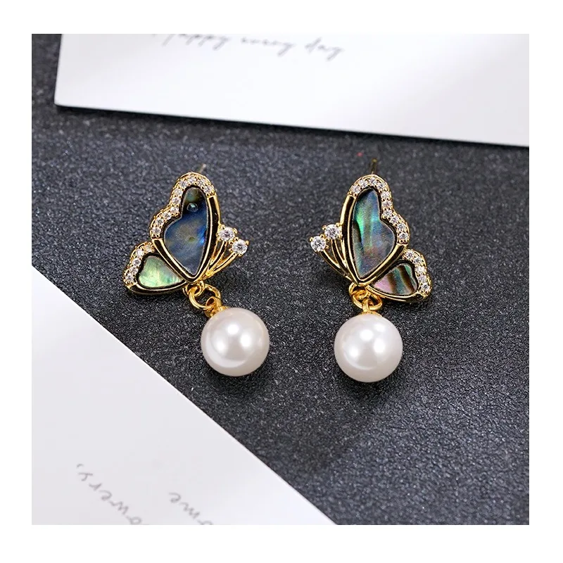 

Retro Dream Butterfly Pendant Earrings Women's New Versatile Fashion Luxury Personality High-end Earrings Light Luxury