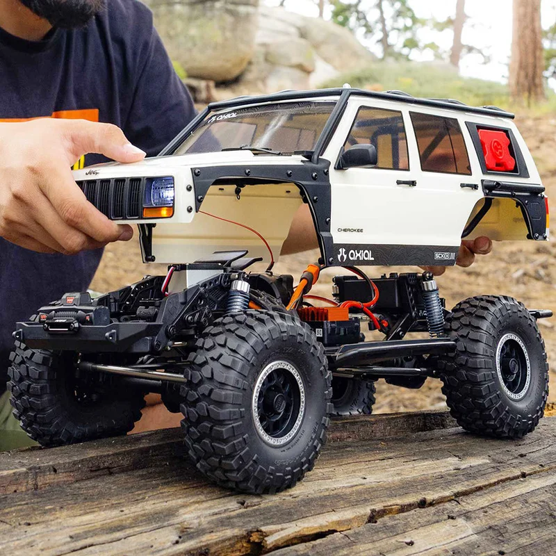 Axial SCX10 III 1/10 Brushed Remote Control Off-road Climbing Model Simulation Cherokee XJ Electric RC High Speed Car With Light
