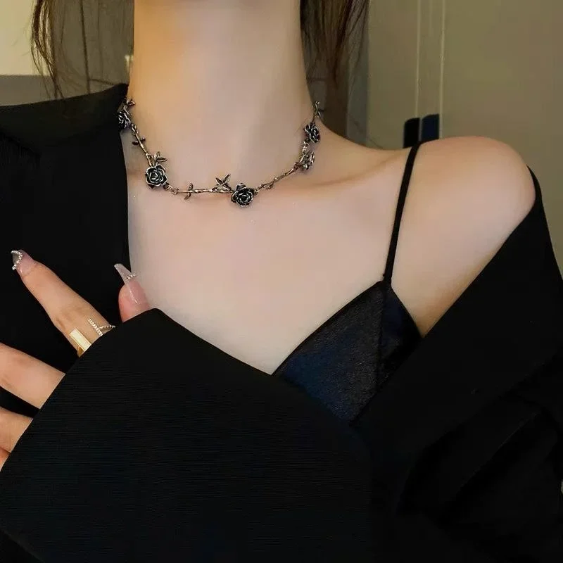 Vintage Personalized Rose Pendant Necklace Women's Punk Metal Black Popular Design Choker Y2K Jewelry Gothic Gift