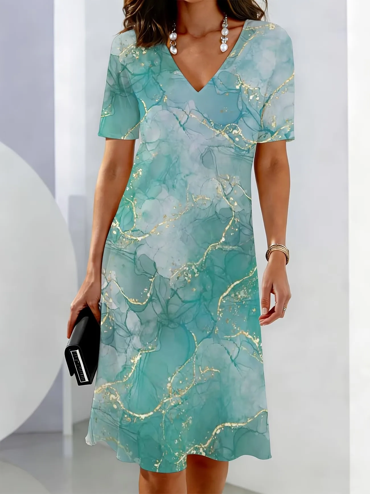 The new women's sleeveless printed vest dress is suitable for daily wear in beach offices. The opaque fabric round neck design i