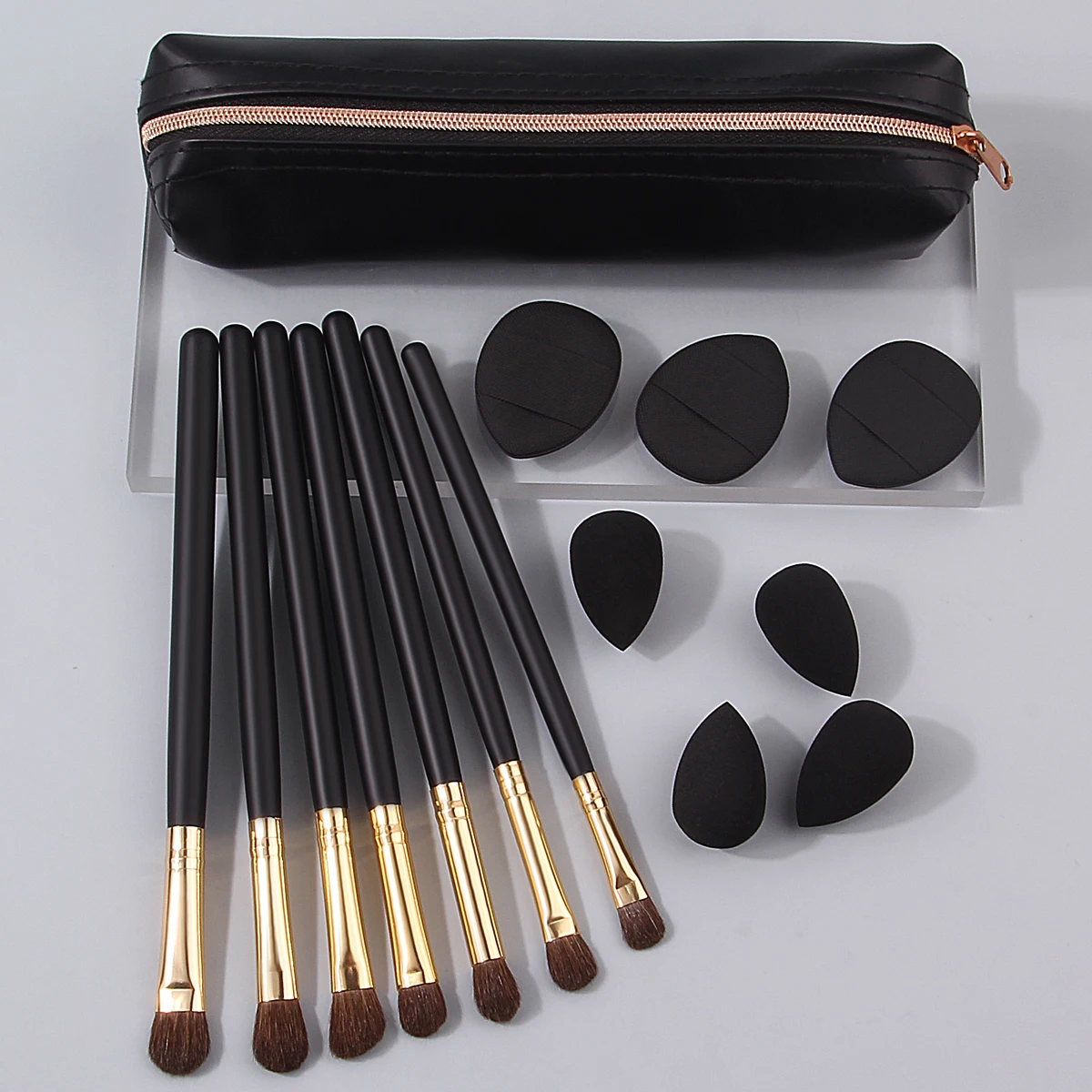 Juego de brochas de maquillaje de ojos multifuncionales suaves con mango de madera de 15 piezas y mini esponja para polvo de huevo/pulgar y bolsa de almacenamiento portátil