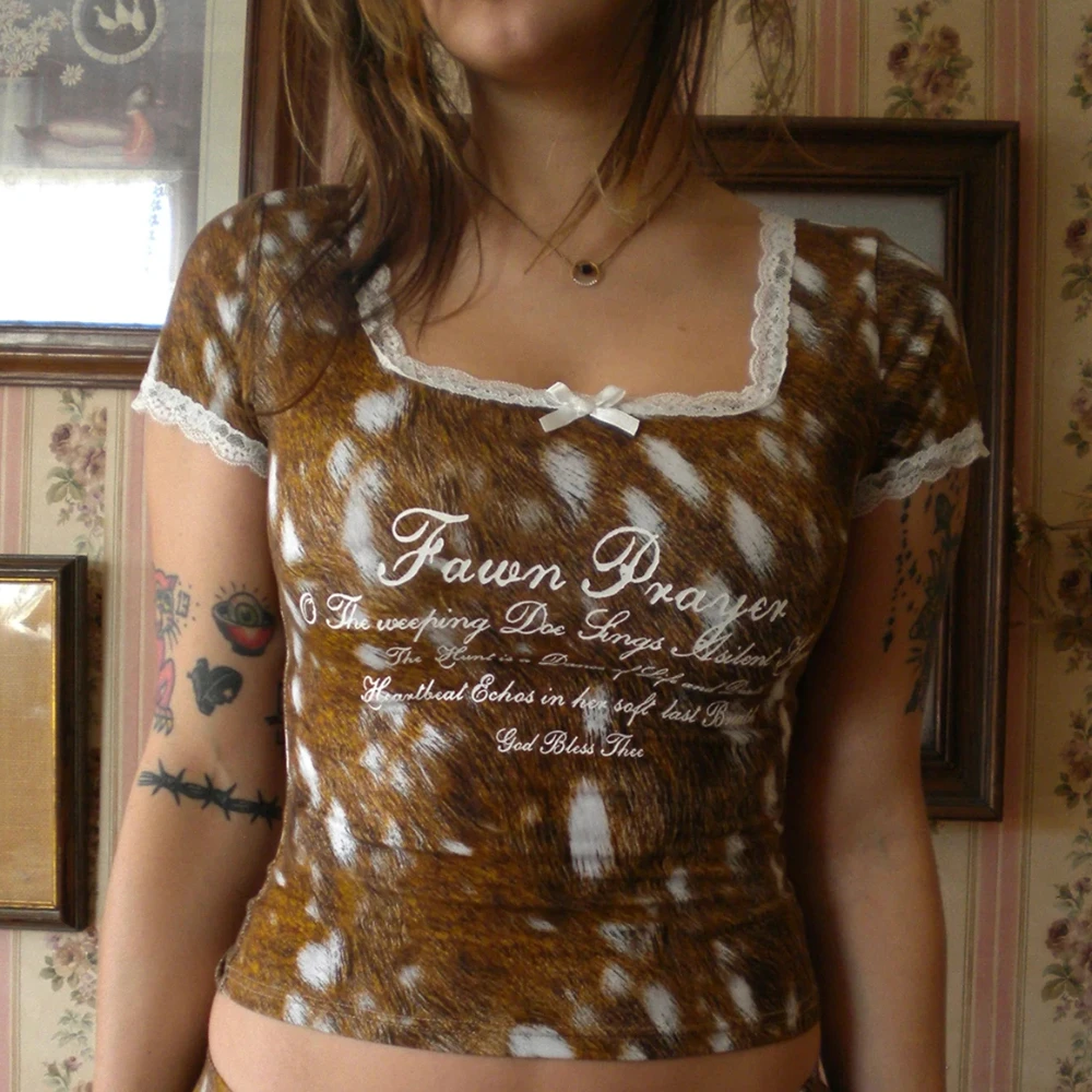 شورت صيفي ضيق بأكمام قصيرة Y2K بتصميم بناتي جميل باللونين البني والأبيض