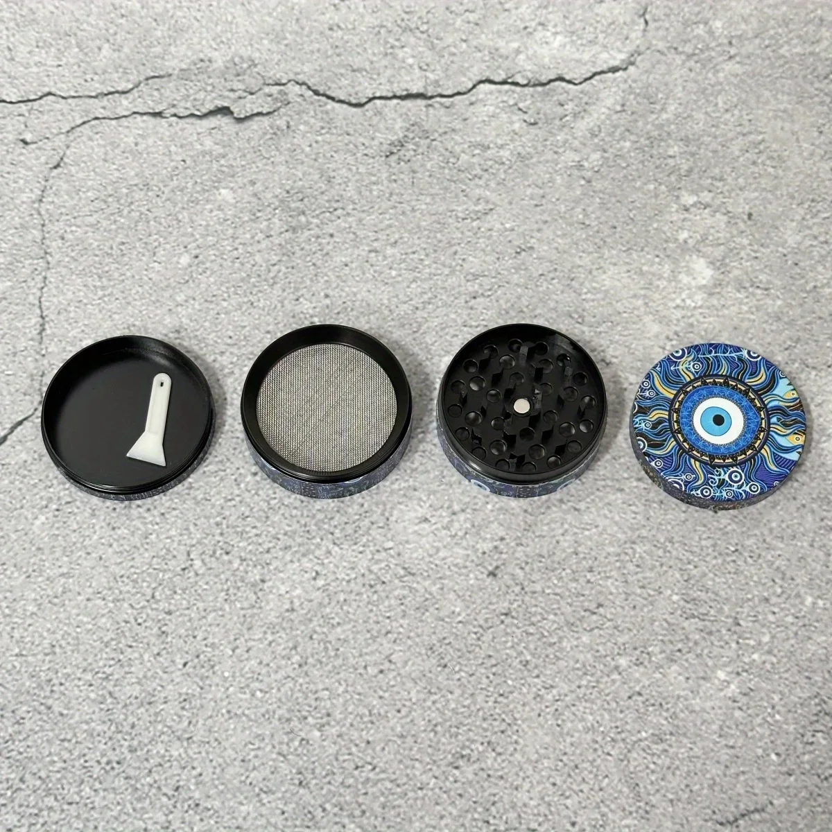 2inch Blue Eyes Cartoon Metal Herb Grinder 4-Layers Mill Mortar Tobacco Vanilla Bud Grinder Grass Cigar Smoking Cigarette Tool