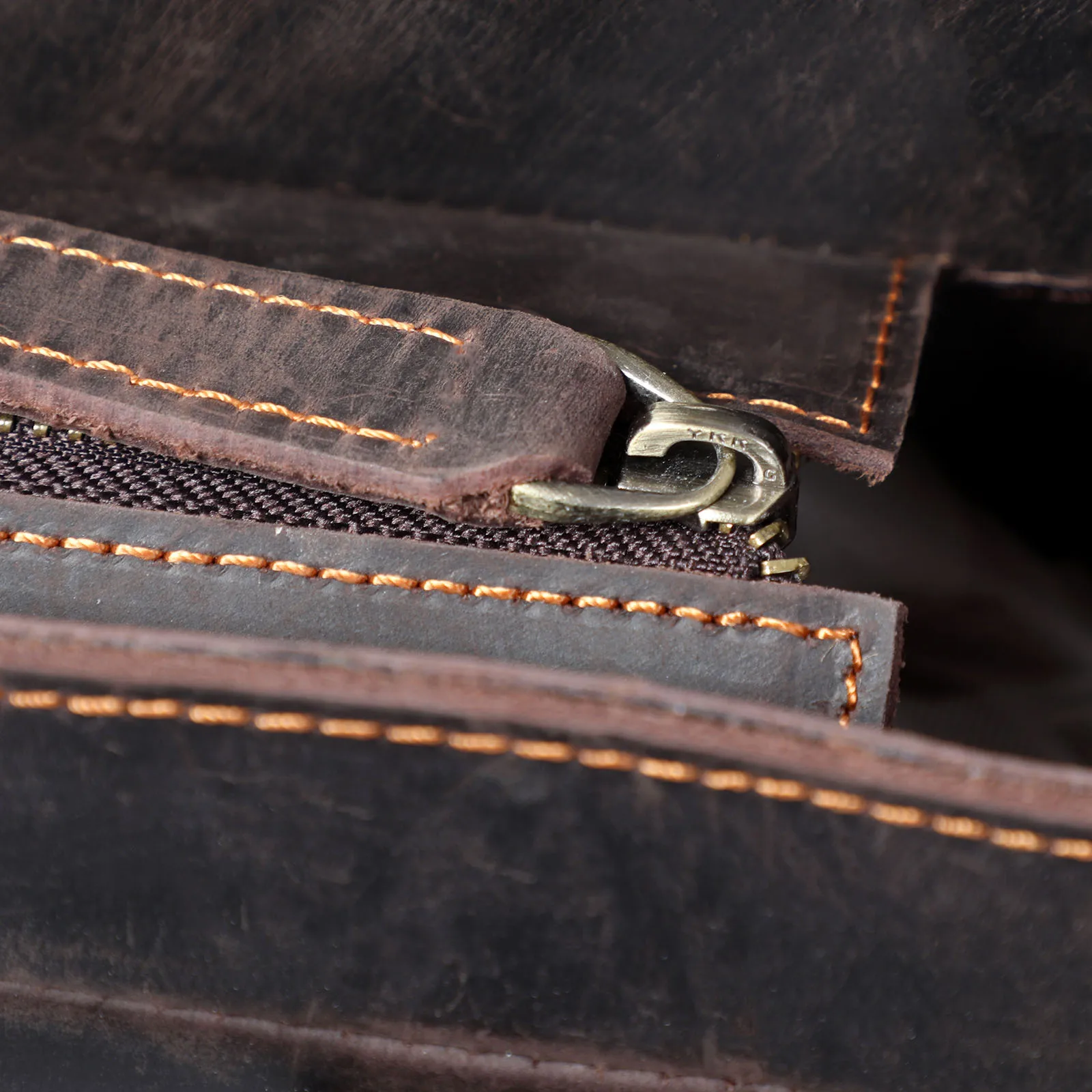 S.WORKER Echtleder-Aktentasche für Herren | Vintage-Bürohandtasche aus Vollnarbenleder für Laptops – Detail 15